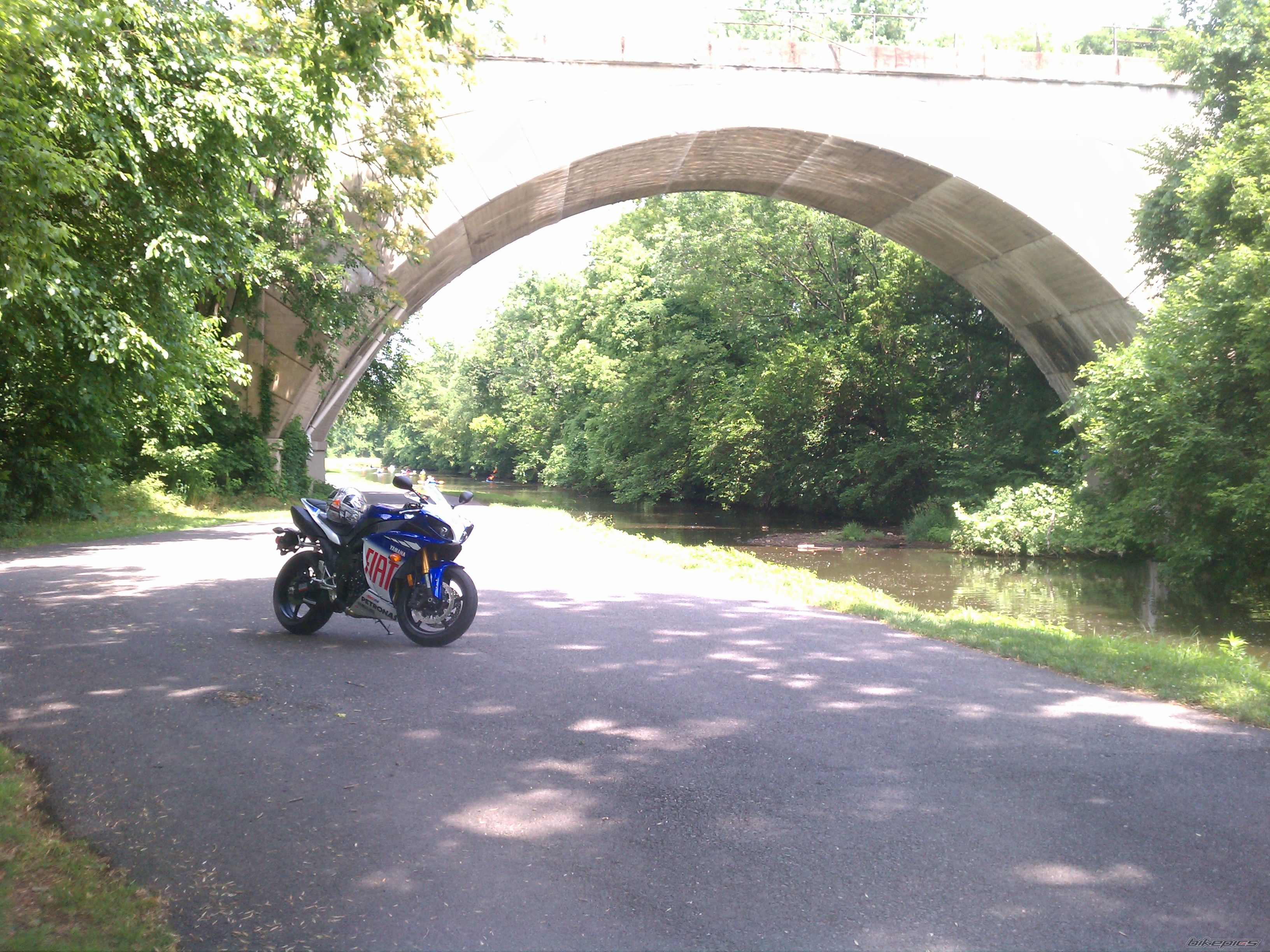 2010 YAMAHA YZF R1 | Picture 2227192 motorcycle photo