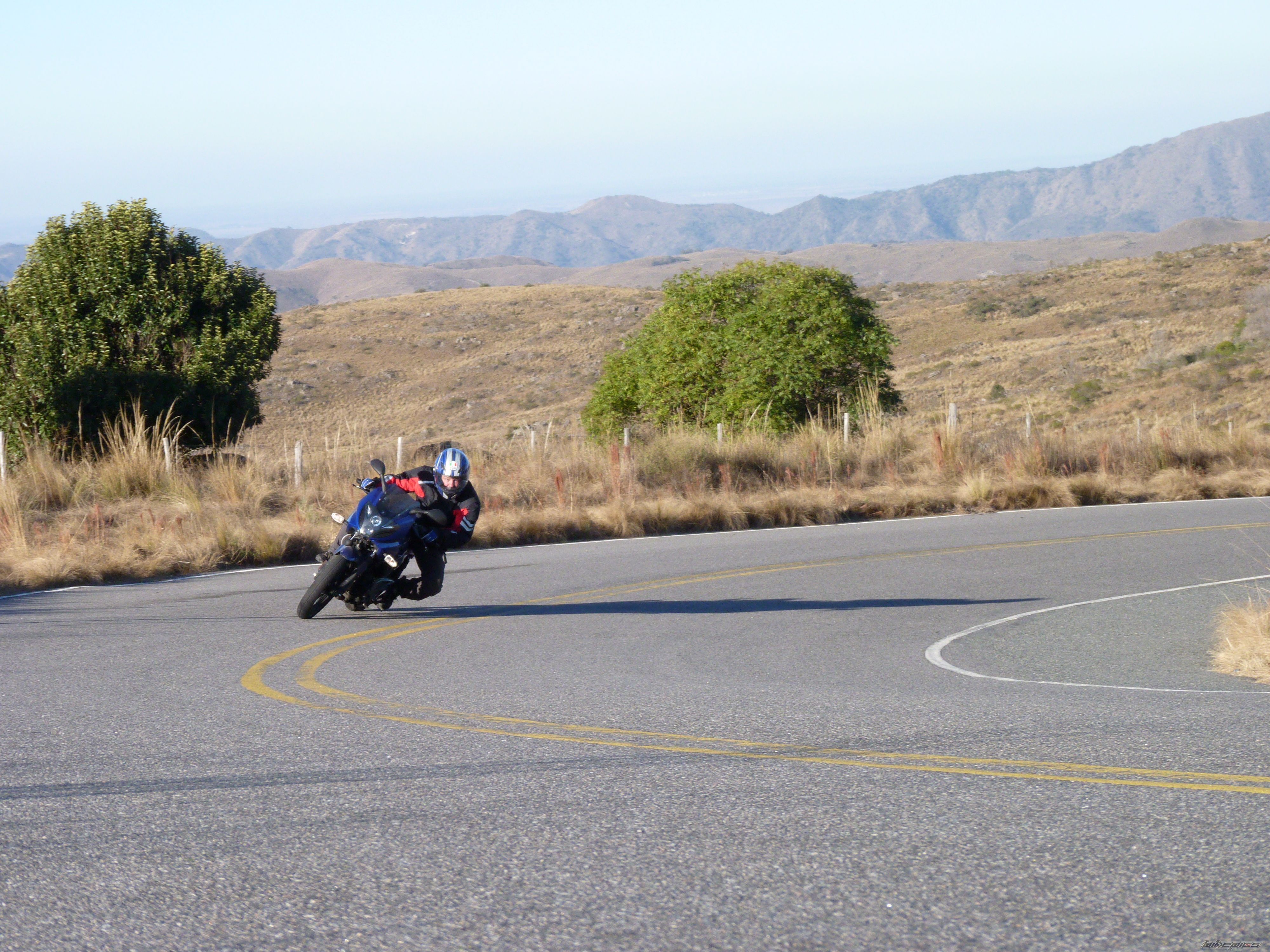2010 BAJAJ PULSAR 220F | Picture 2231015 motorcycle photo