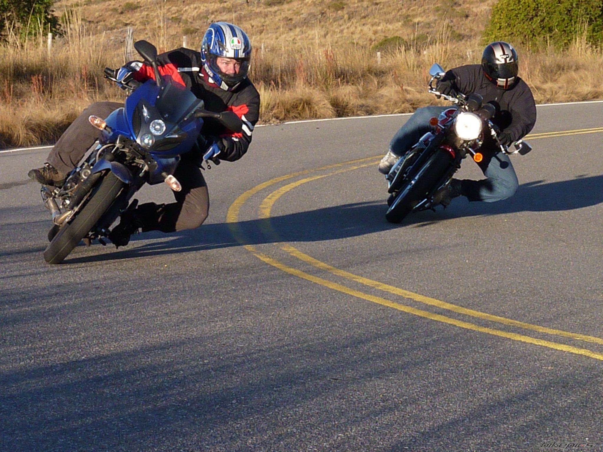 2011 TRIUMPH THRUXTON 900 | Picture 2236976 motorcycle photo