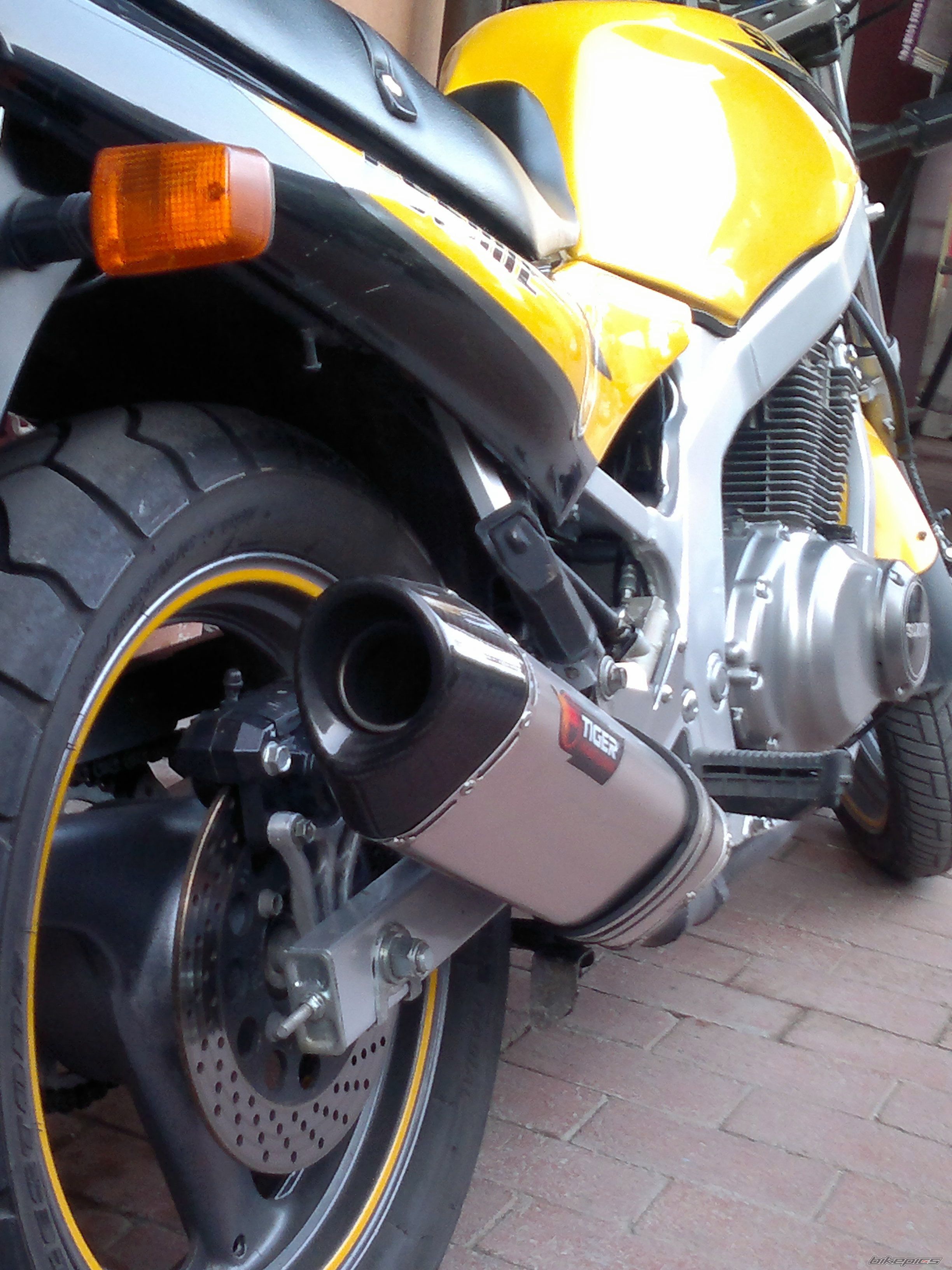 2009 SUZUKI GS 500 | Picture 2237204 motorcycle photo