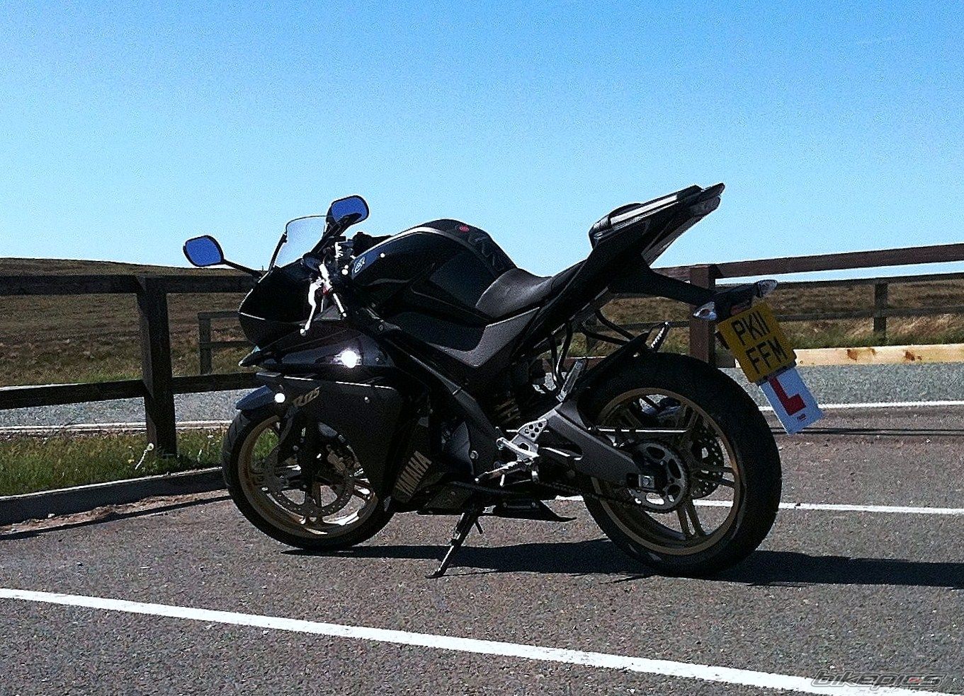 2011 YAMAHA YZF R125 | Picture 2237210 motorcycle photo