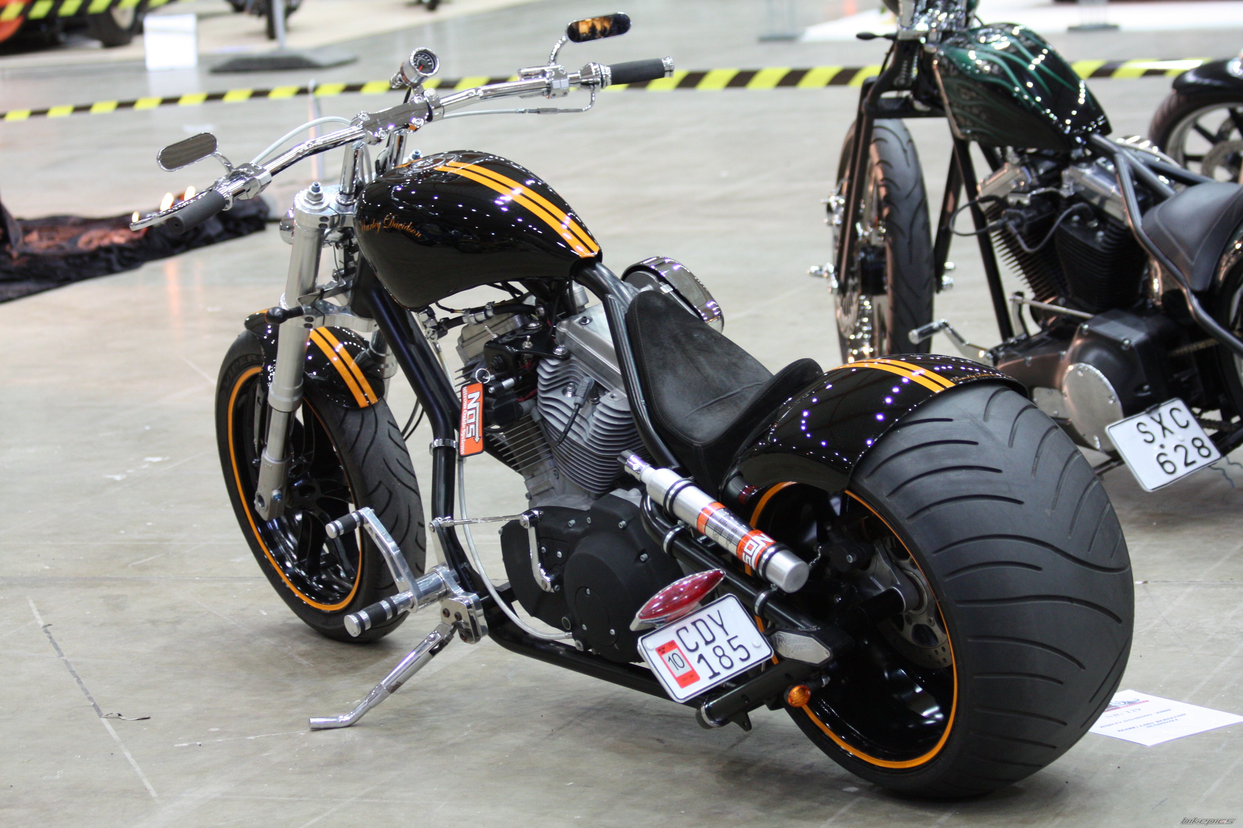 2010 HARLEY DAVIDSON CUSTOM | Picture 2240655 motorcycle photo