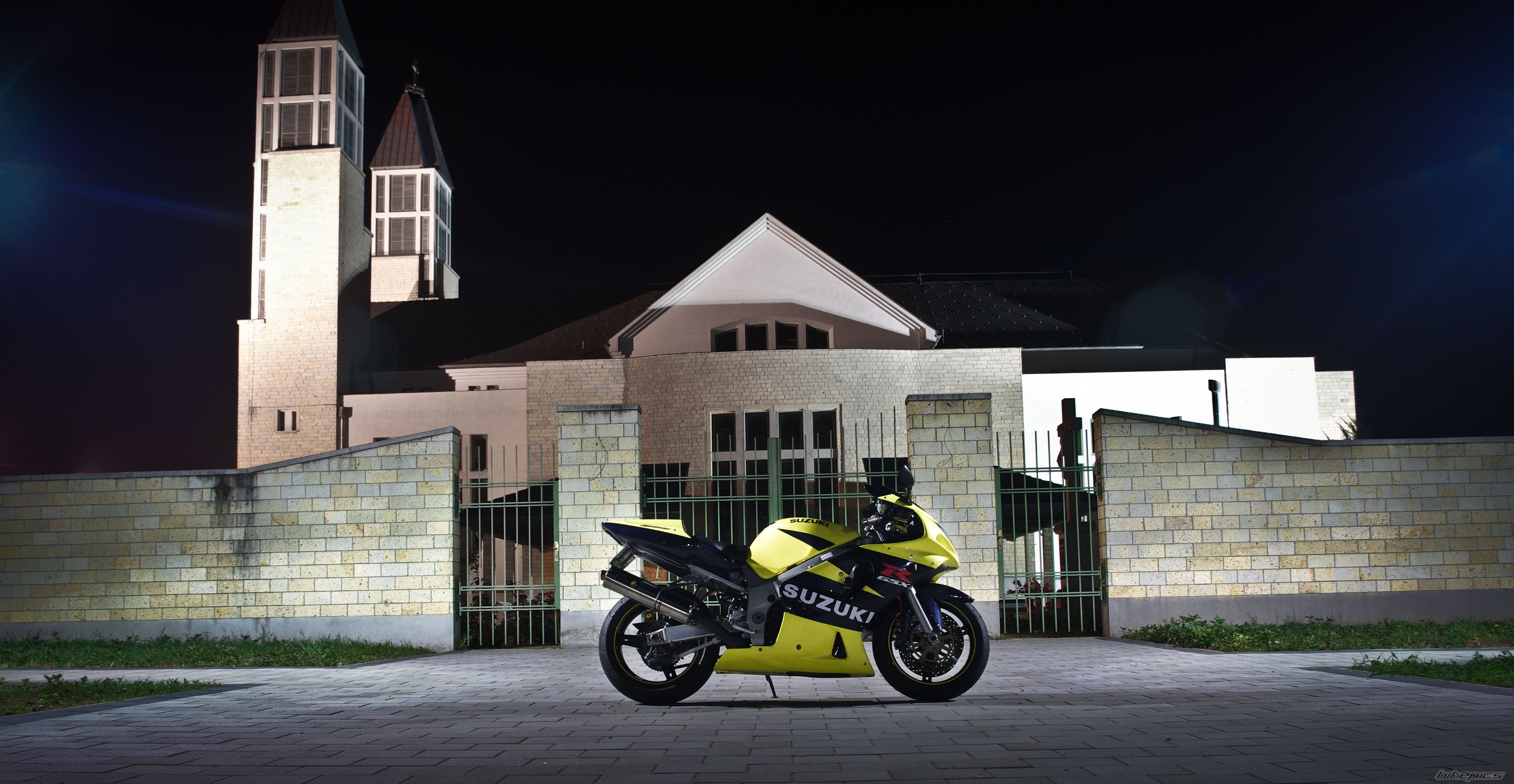 2002 SUZUKI GSX R 600 | Picture 2247560 motorcycle photo