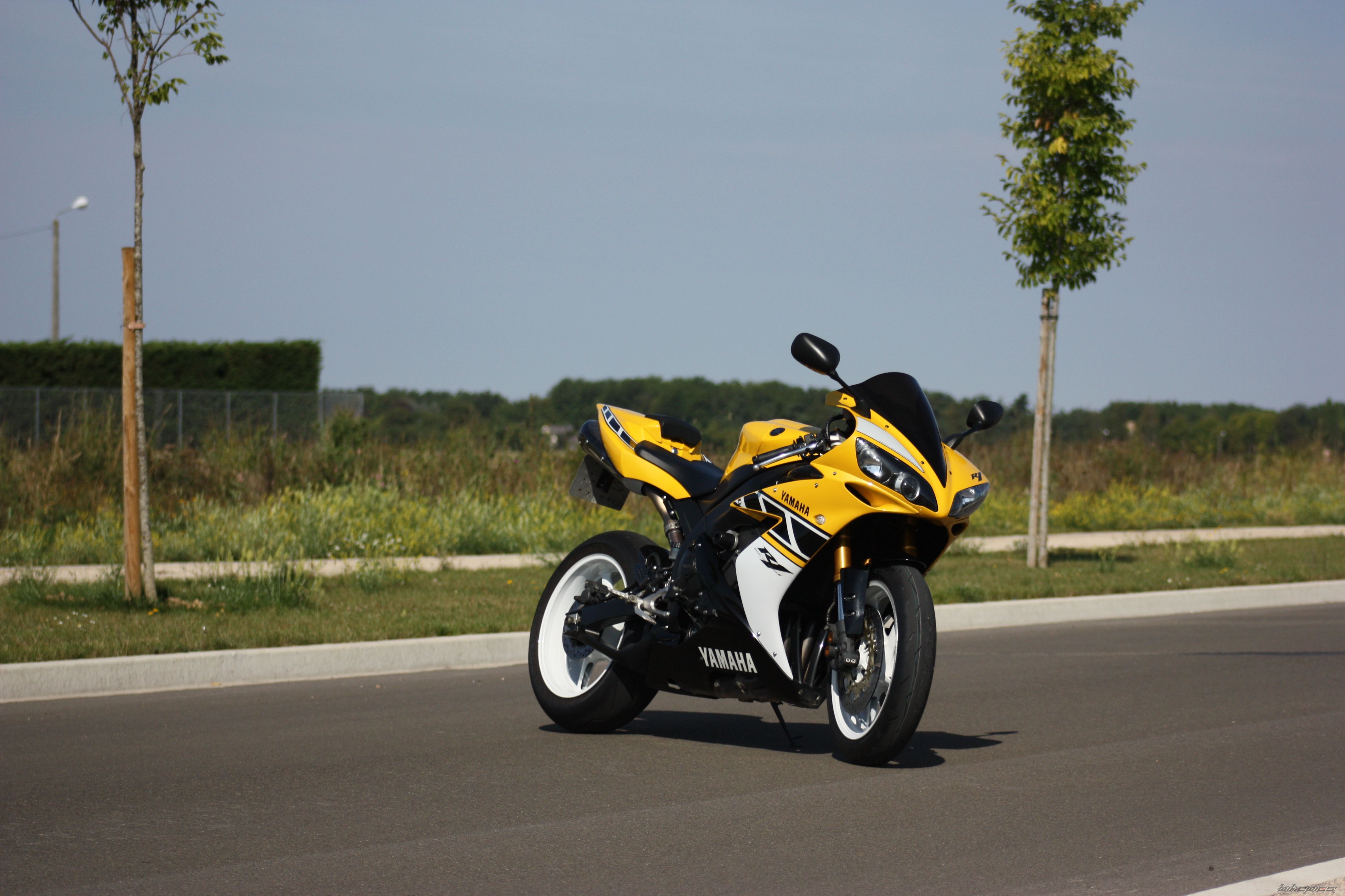 2006 YAMAHA YZF R1 | Picture 2250905 motorcycle photo