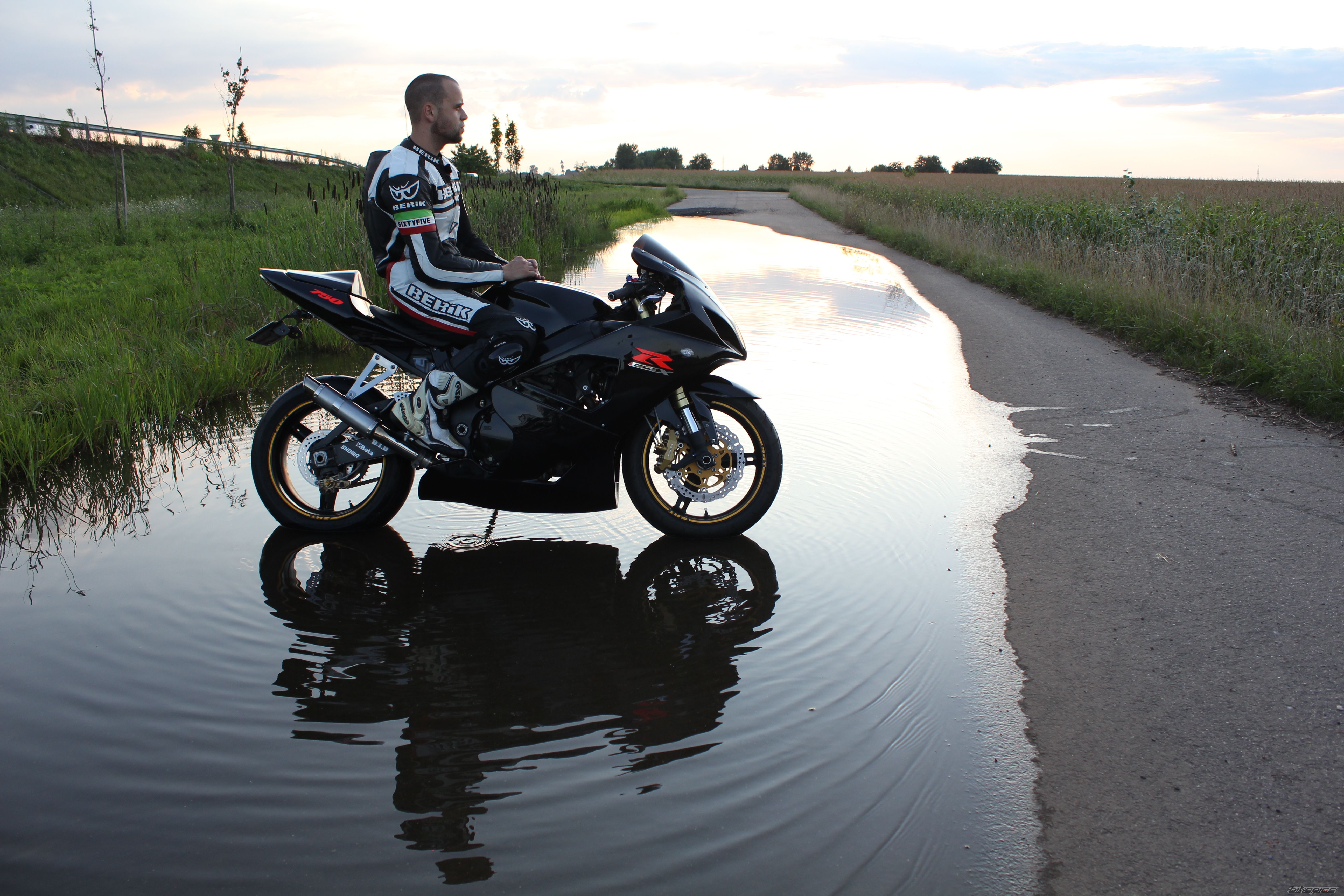 2004 SUZUKI GSX R 750 | Picture 2255702 motorcycle photo