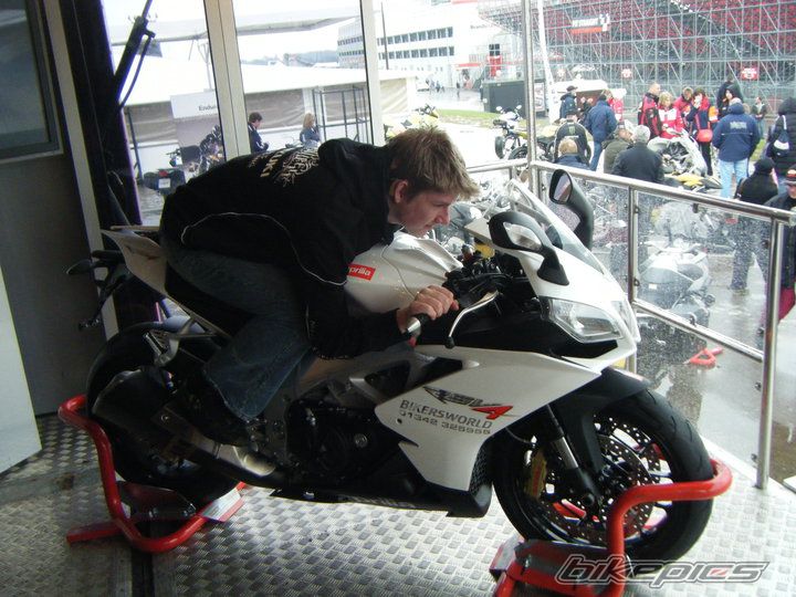 2009 APRILIA RSV4 | Picture 2259521 motorcycle photo