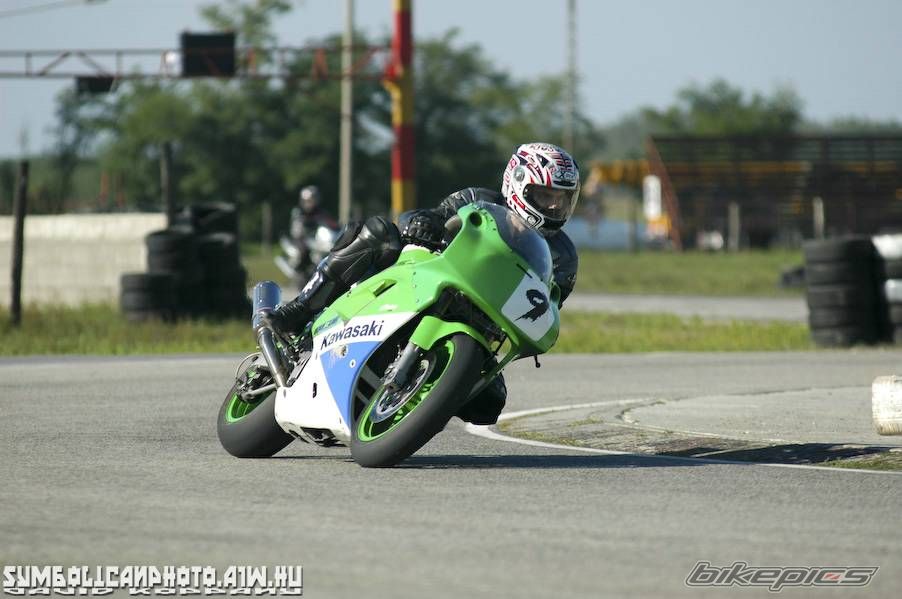 1991 KAWASAKI ZXR 750 | Picture 2260105 motorcycle photo