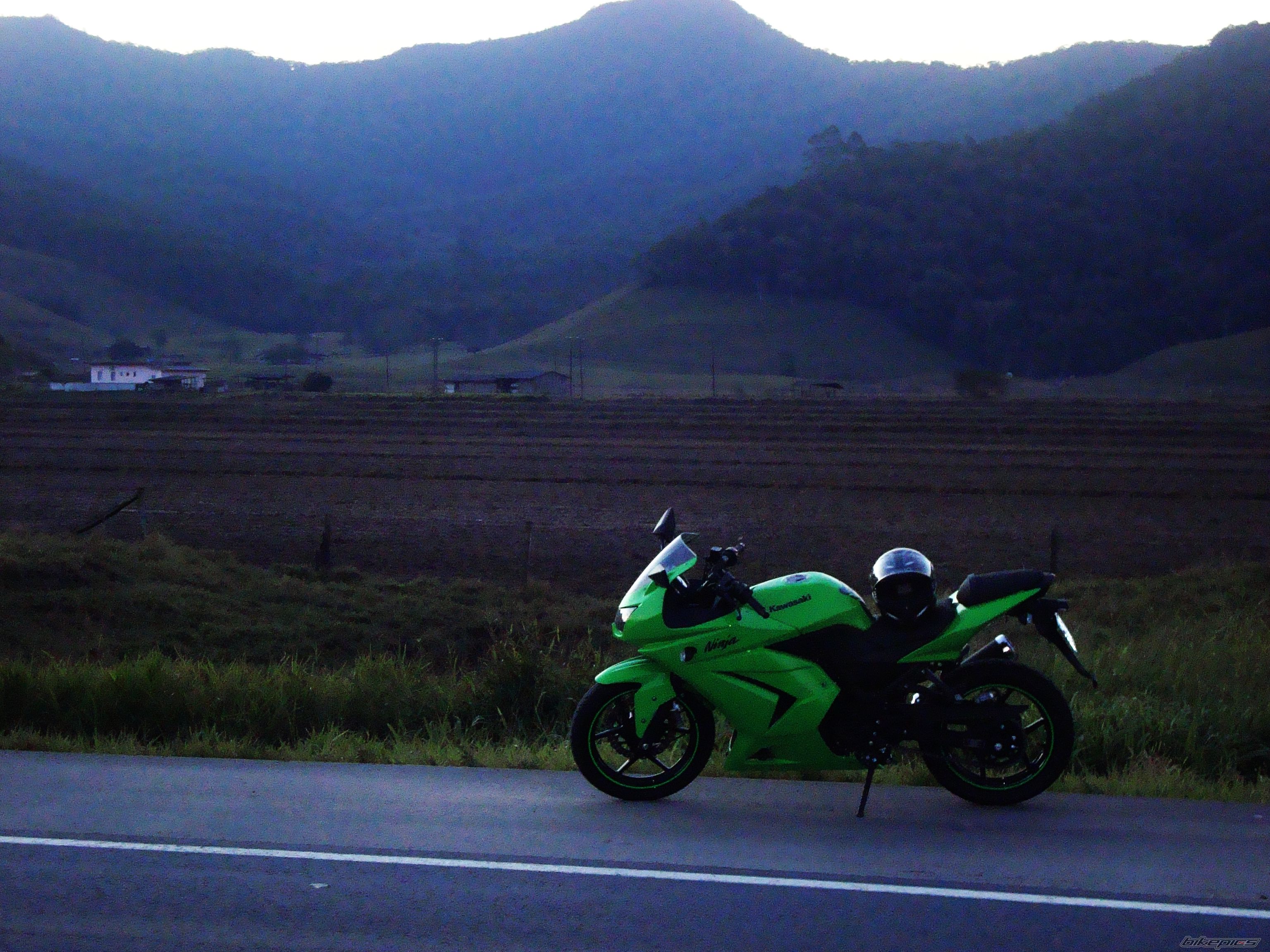 2011 KAWASAKI NINJA 250R | Picture 2264469 motorcycle photo