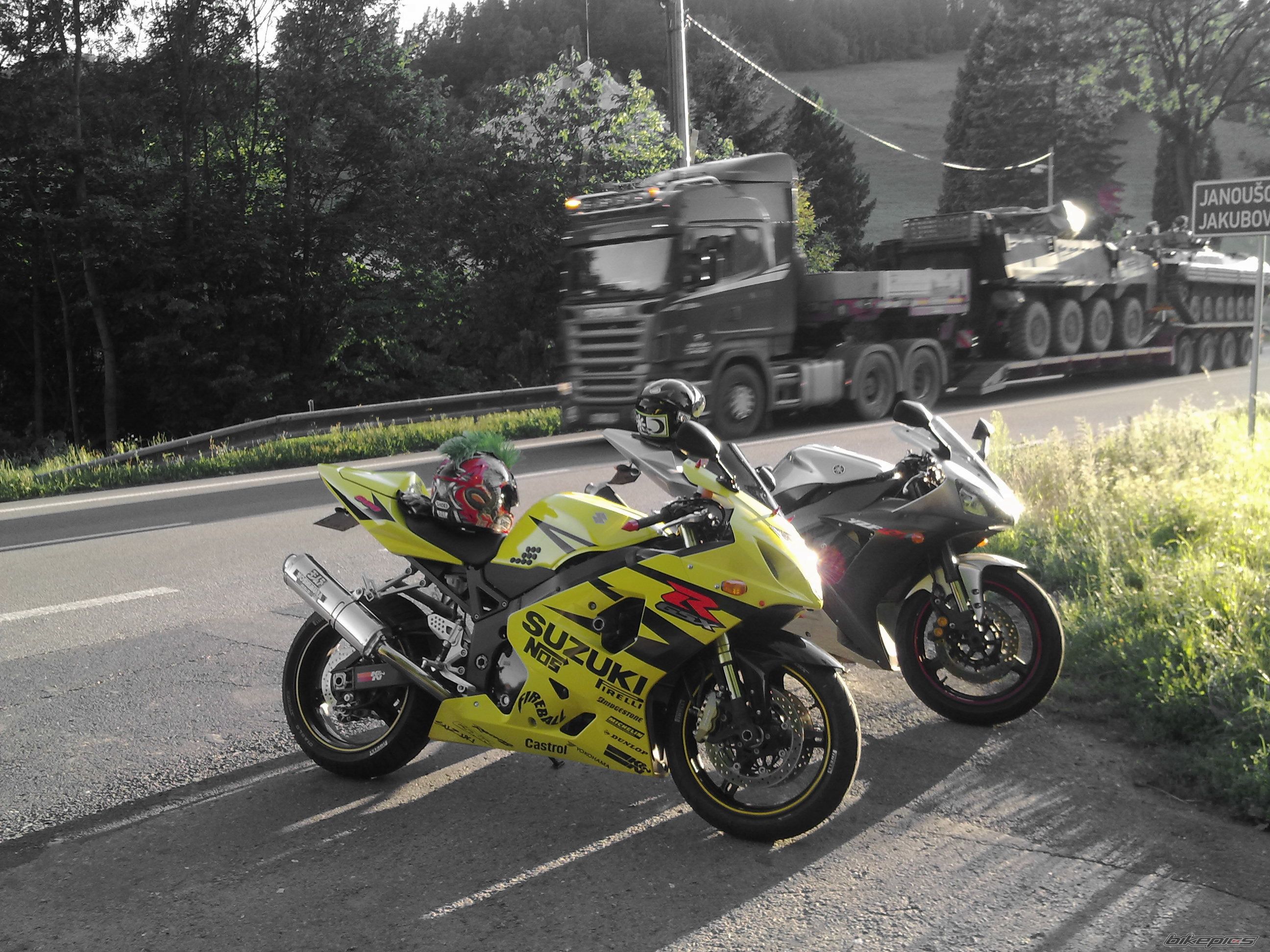 2004 SUZUKI GSX R 600 | Picture 2266282 motorcycle photo