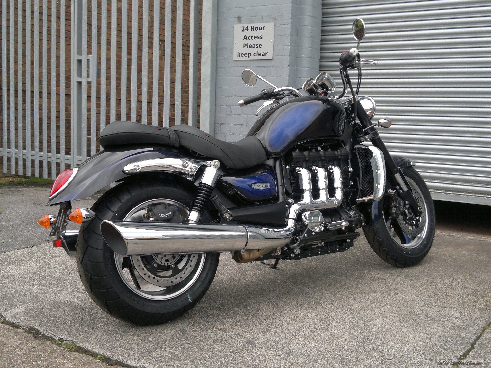 2011 TRIUMPH ROCKET III | Picture 2270338 motorcycle photo