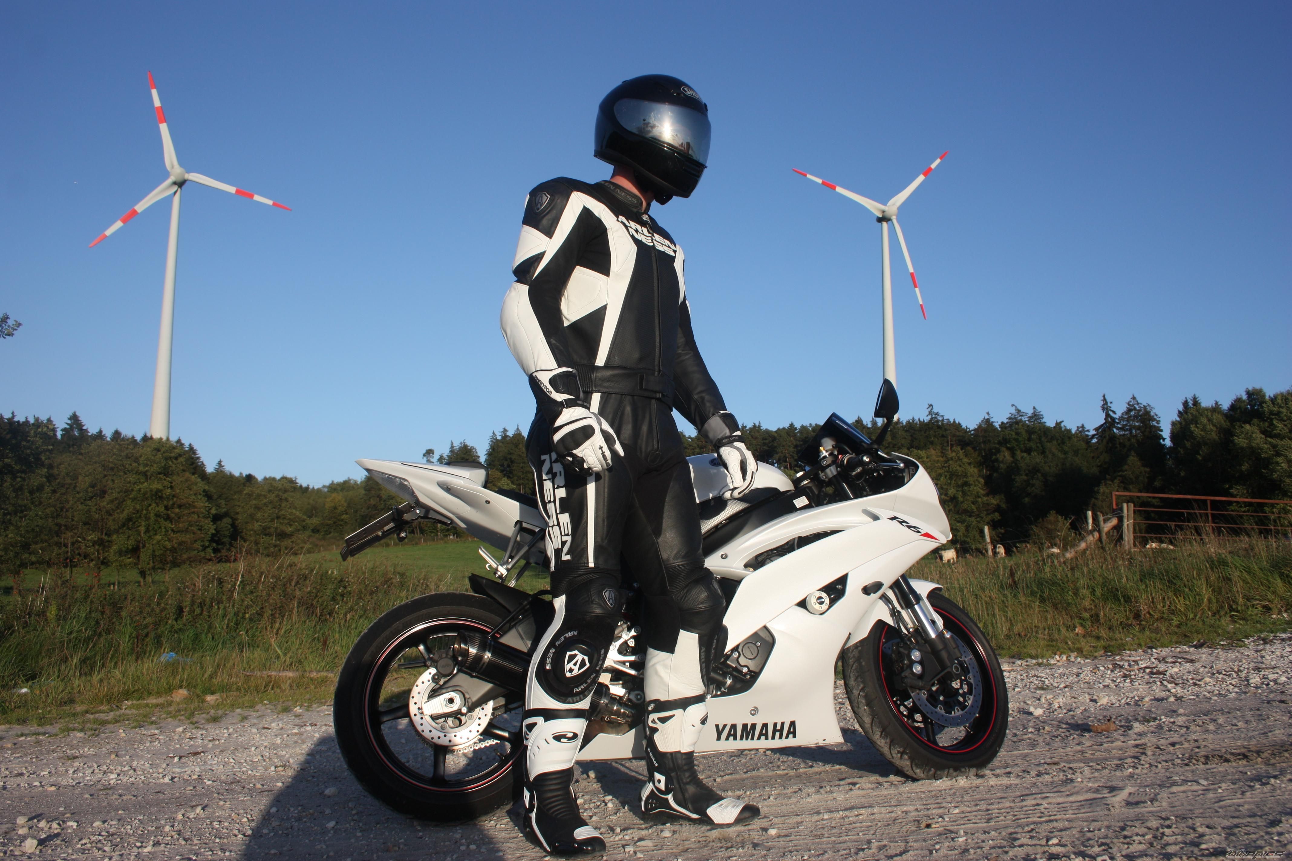 2011 YAMAHA YZF R6 | Picture 2272269 motorcycle photo