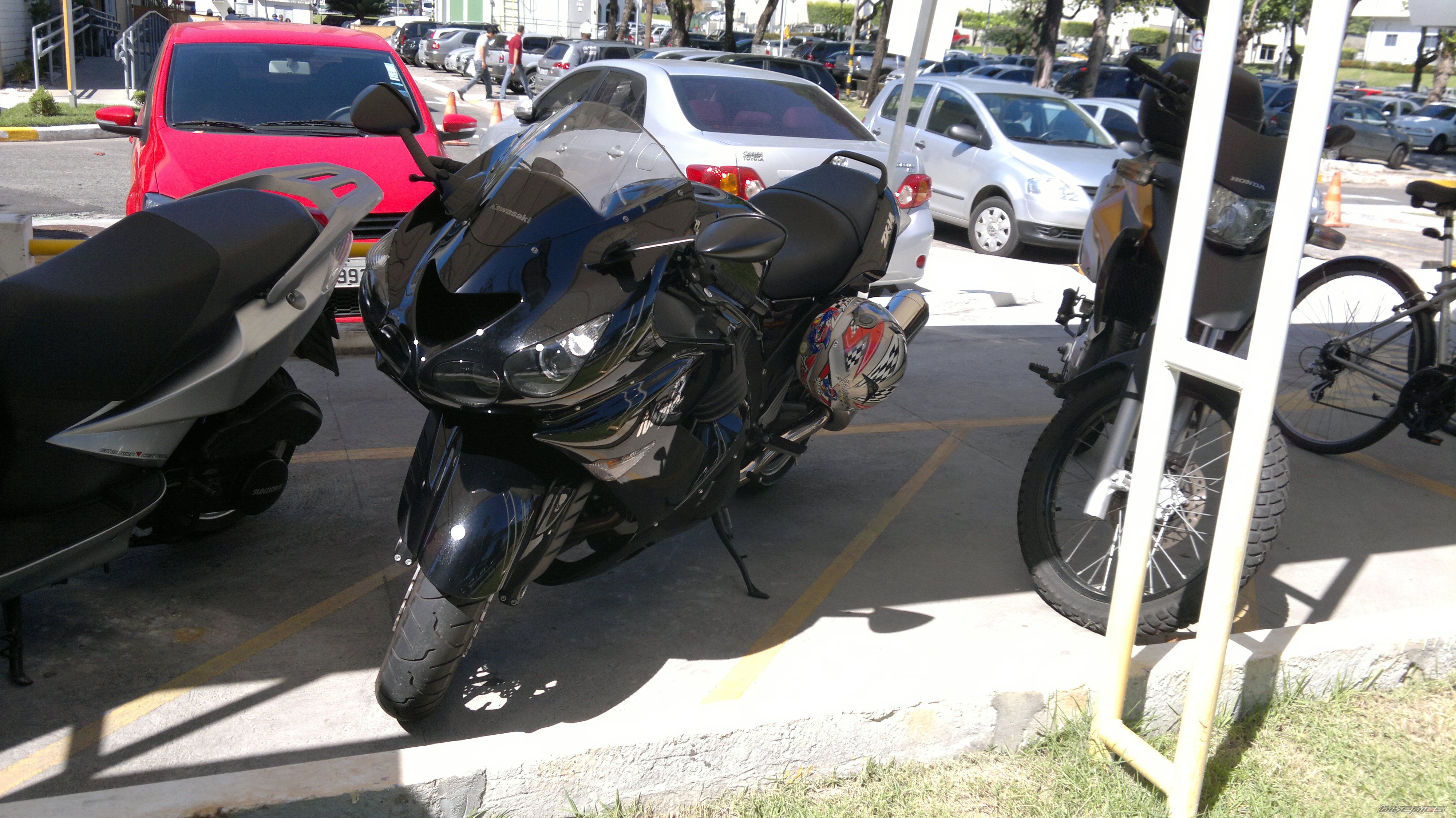 2010 KAWASAKI ZX14R | Picture 2272429 motorcycle photo
