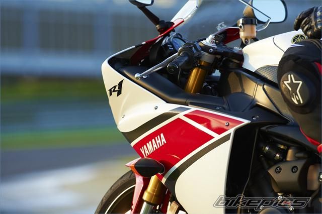2012 YAMAHA YZF R1 | Picture 2273098 motorcycle photo