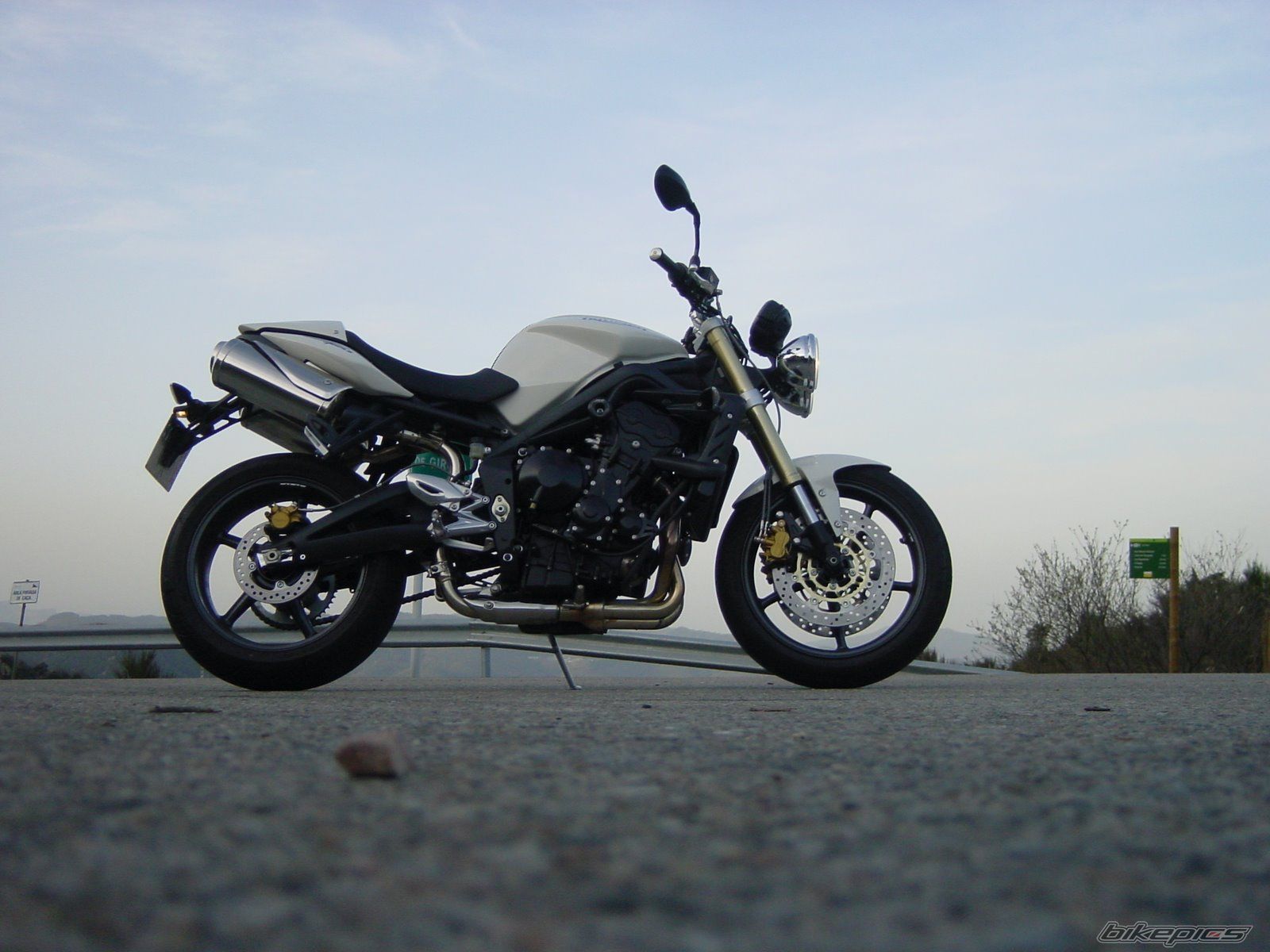 2008 TRIUMPH STREET TRIPLE | Picture 2277202 motorcycle photo
