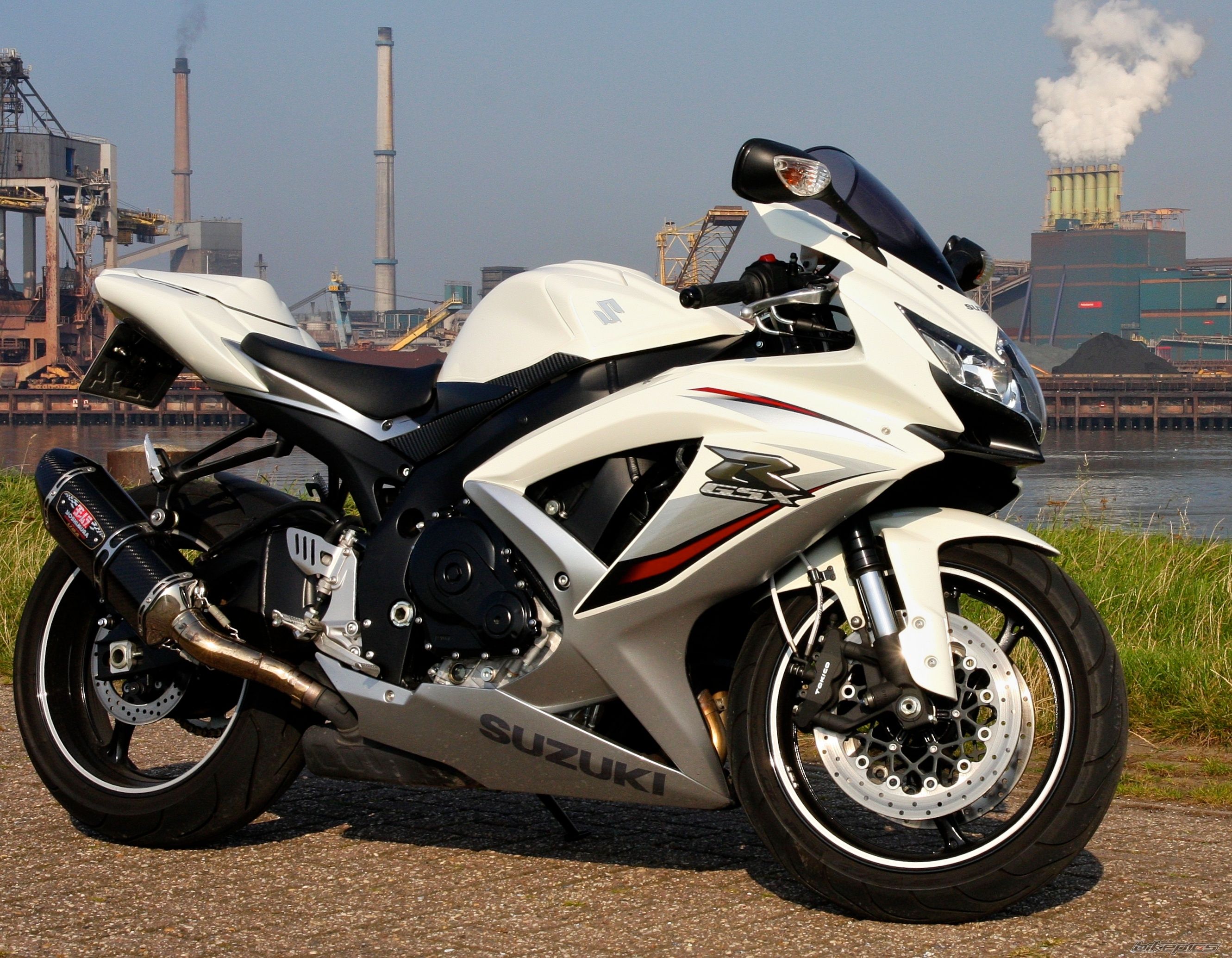 2010 SUZUKI GSX R 750 | Picture 2281016 motorcycle photo