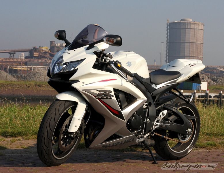 2010 SUZUKI GSX R 750 | Picture 2281017 motorcycle photo