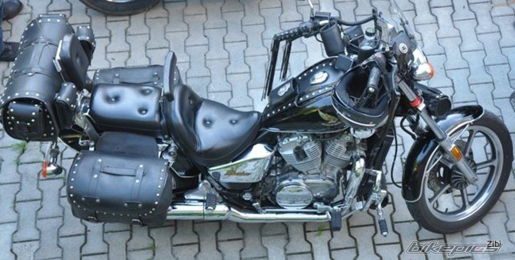1986 HONDA VT 750 BLACK WIDOW | Picture 2282004 motorcycle photo
