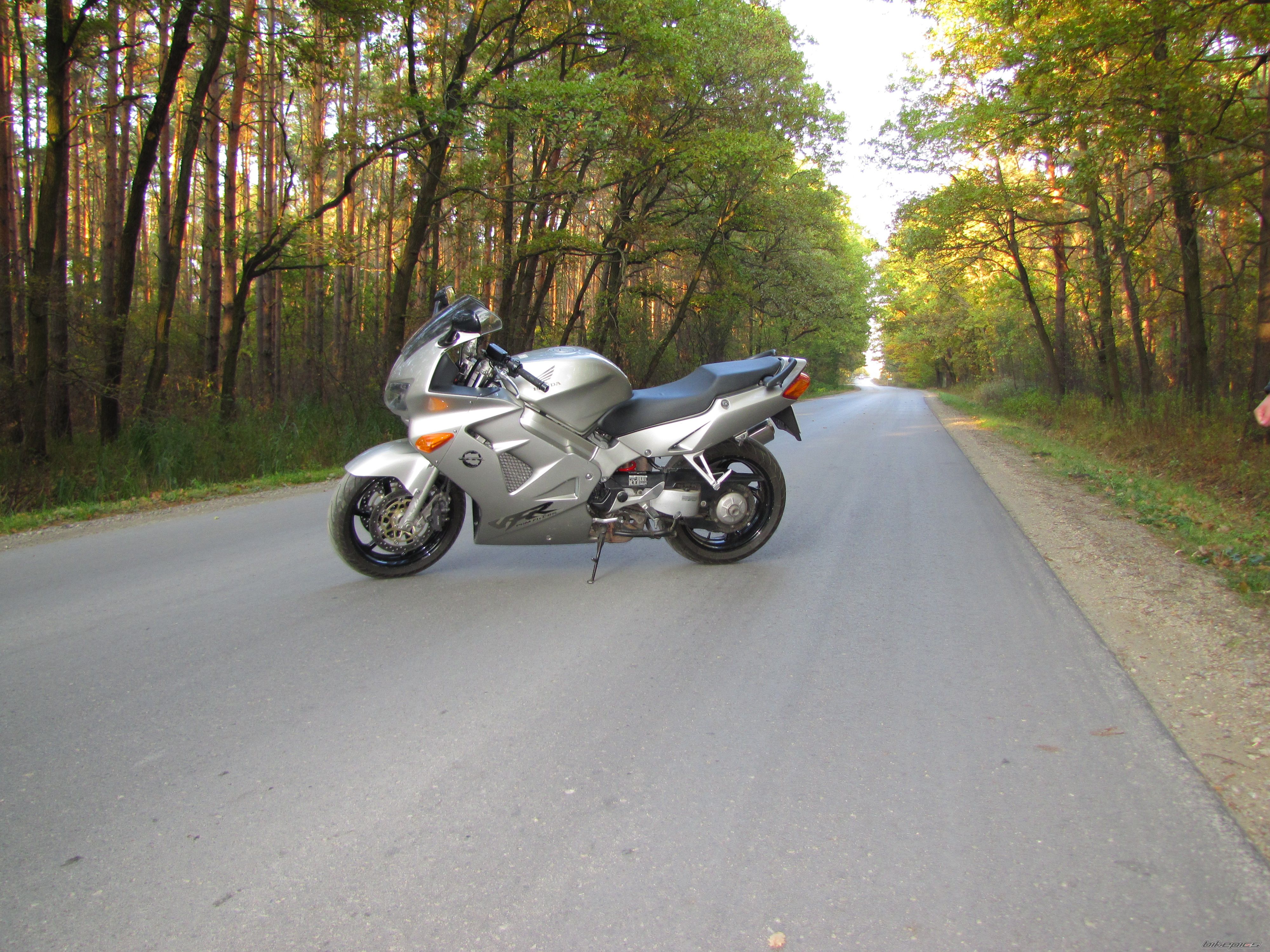 1998 HONDA VFR 800 | Picture 2292944 motorcycle photo