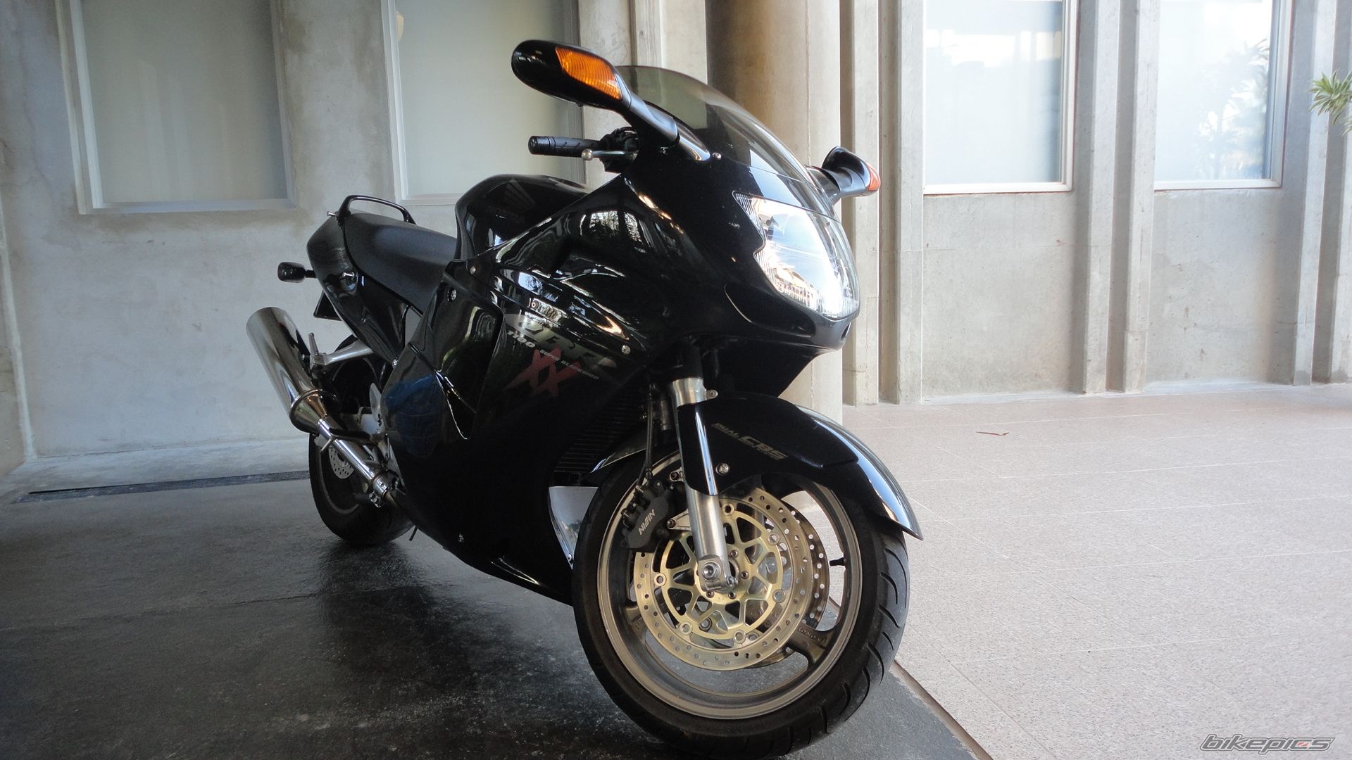 2000 HONDA CBR 1100 BLACKBIRD | Picture 2298893 motorcycle photo