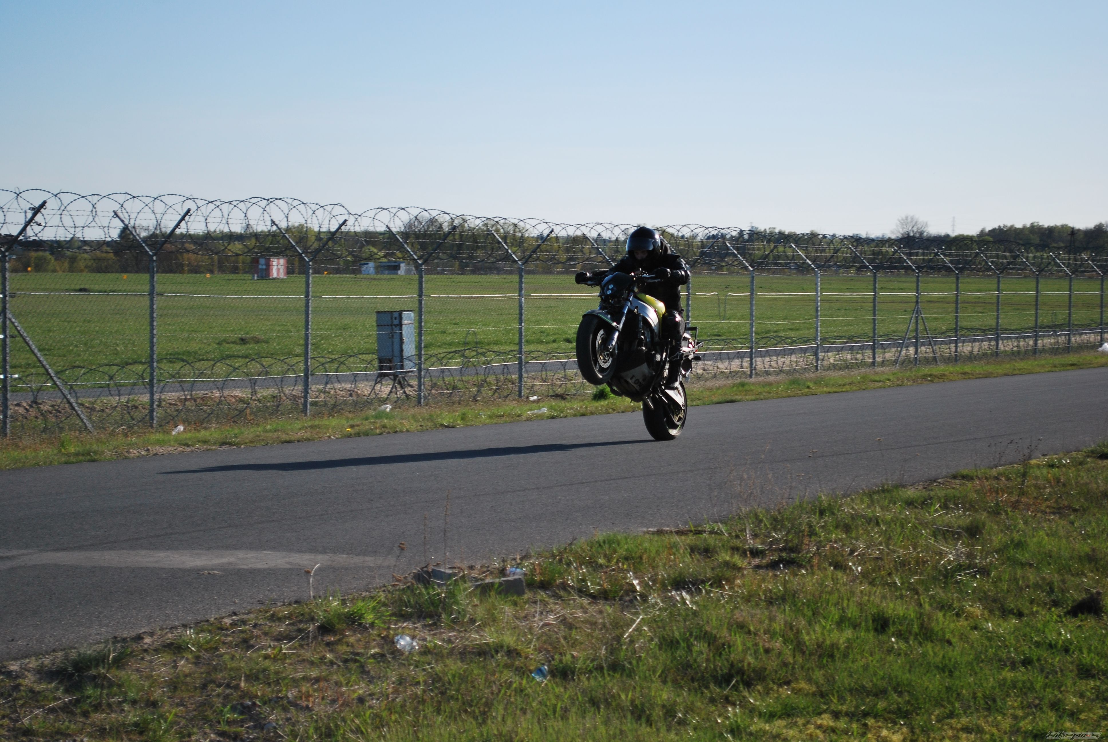 1998 HONDA CBR 900RR FIREBLADE | Picture 2299031 motorcycle photo