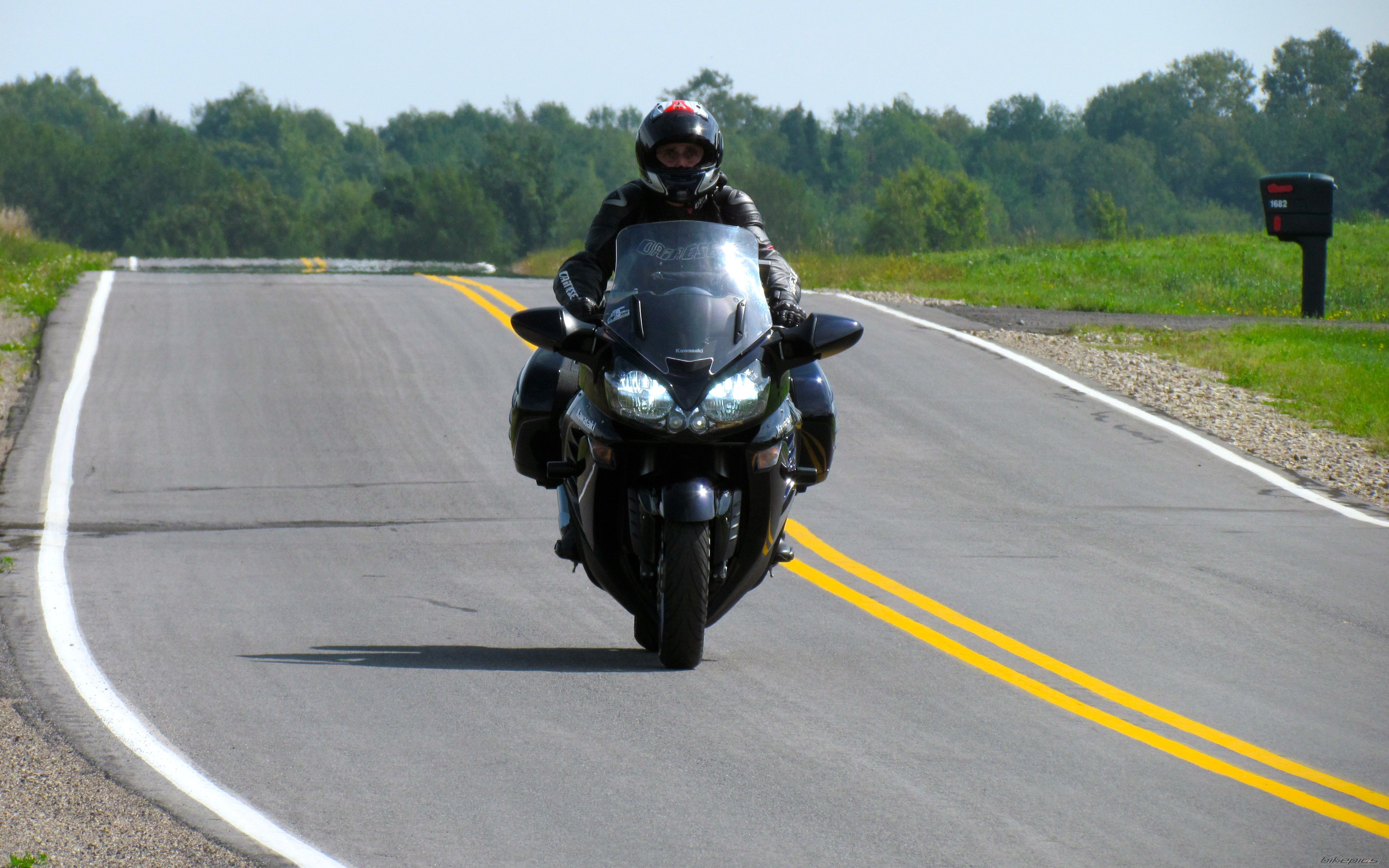 2010 KAWASAKI GTR1400 | Picture 2300052 motorcycle photo