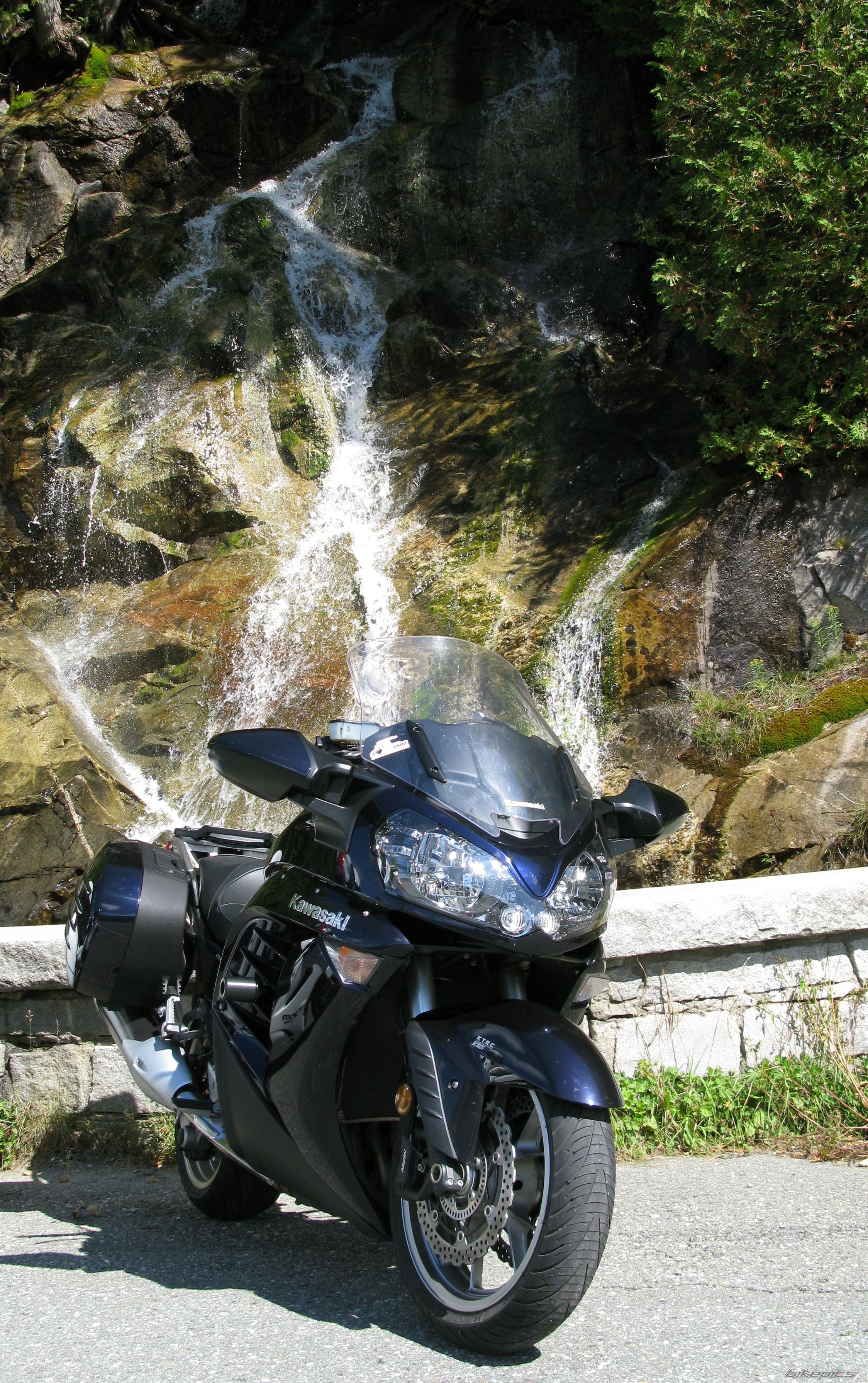2010 KAWASAKI GTR1400 | Picture 2300082 motorcycle photo