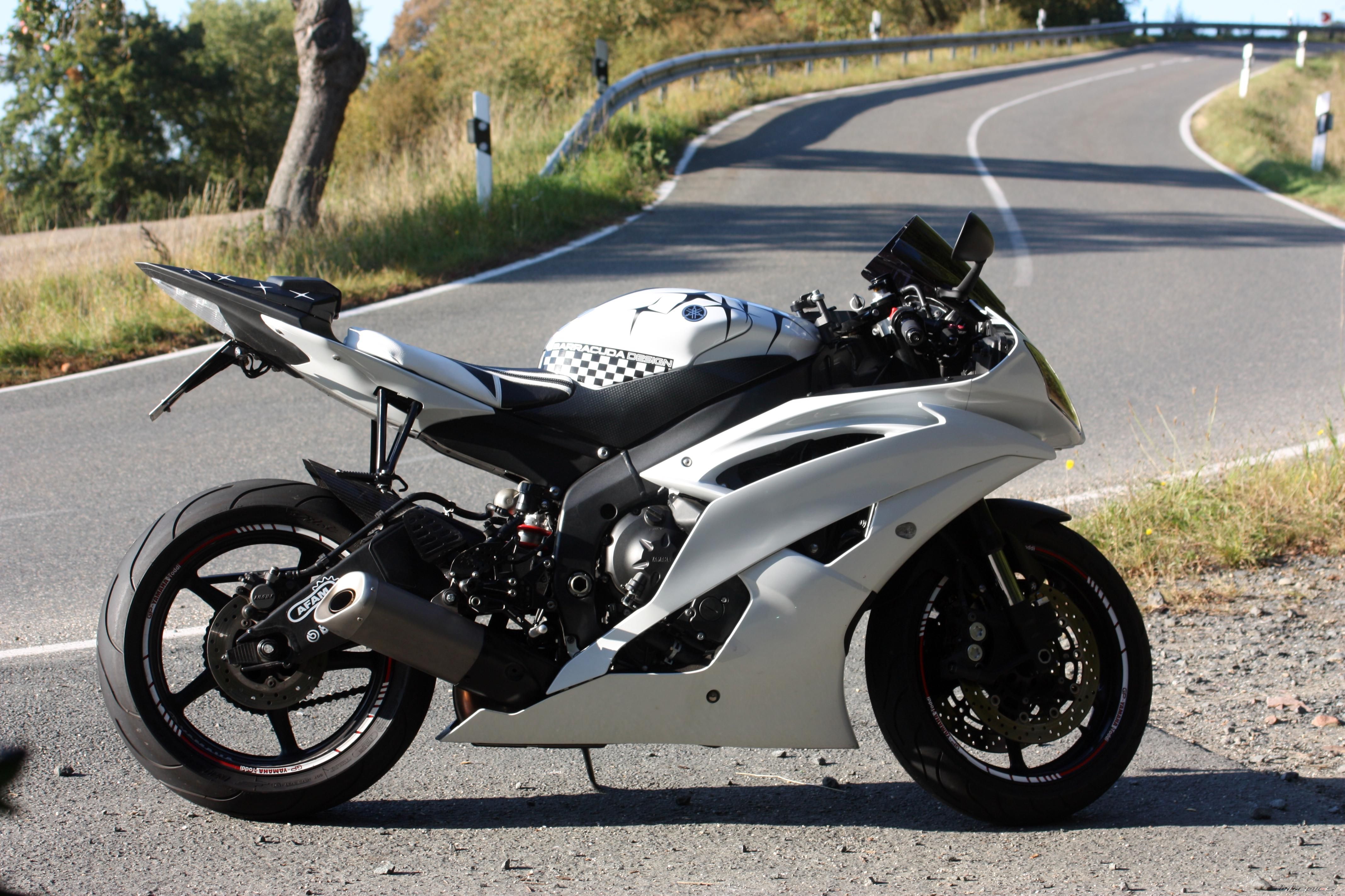 2011 YAMAHA YZF R6 | Picture 2301358 motorcycle photo