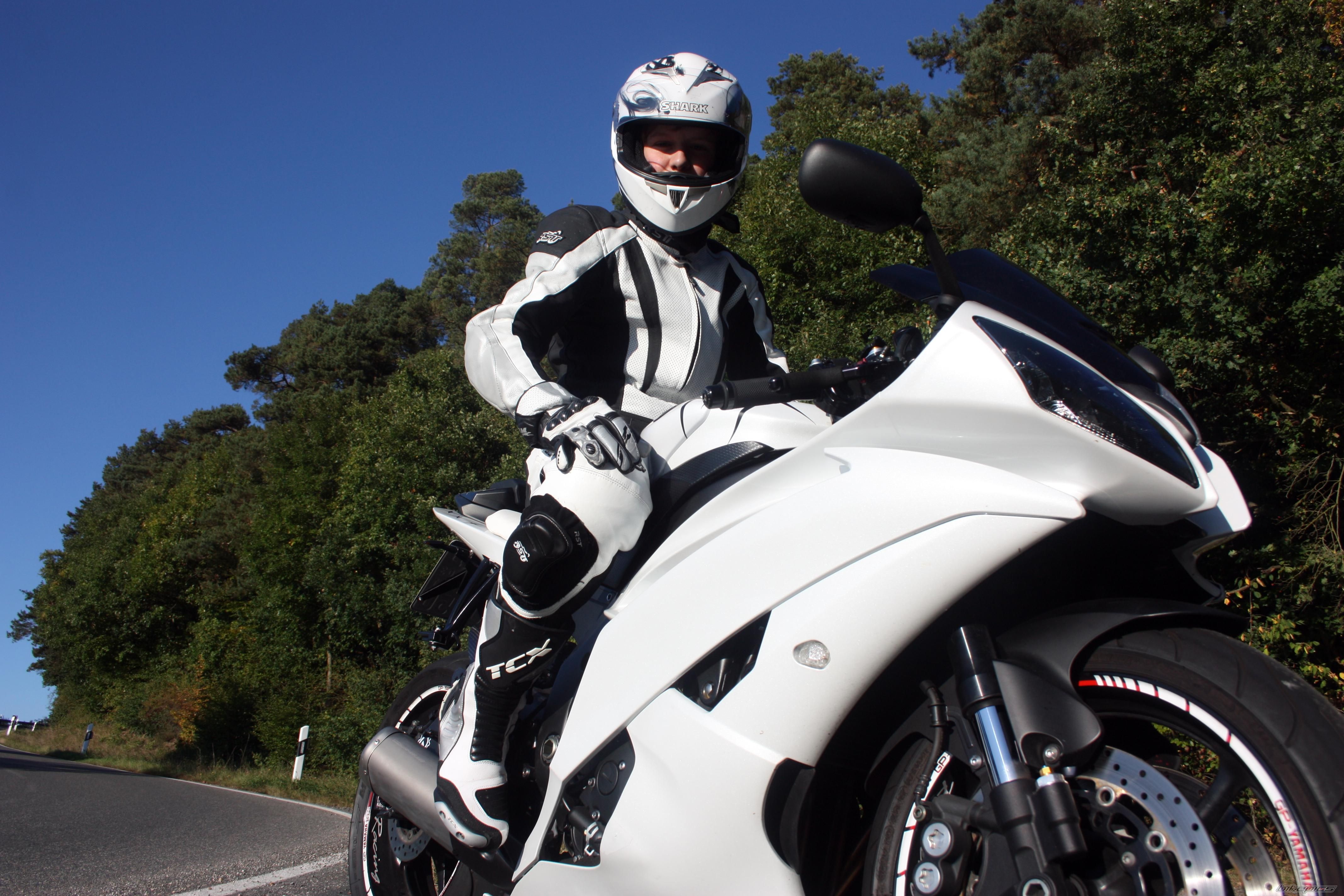 2011 YAMAHA YZF R6 | Picture 2301360 motorcycle photo