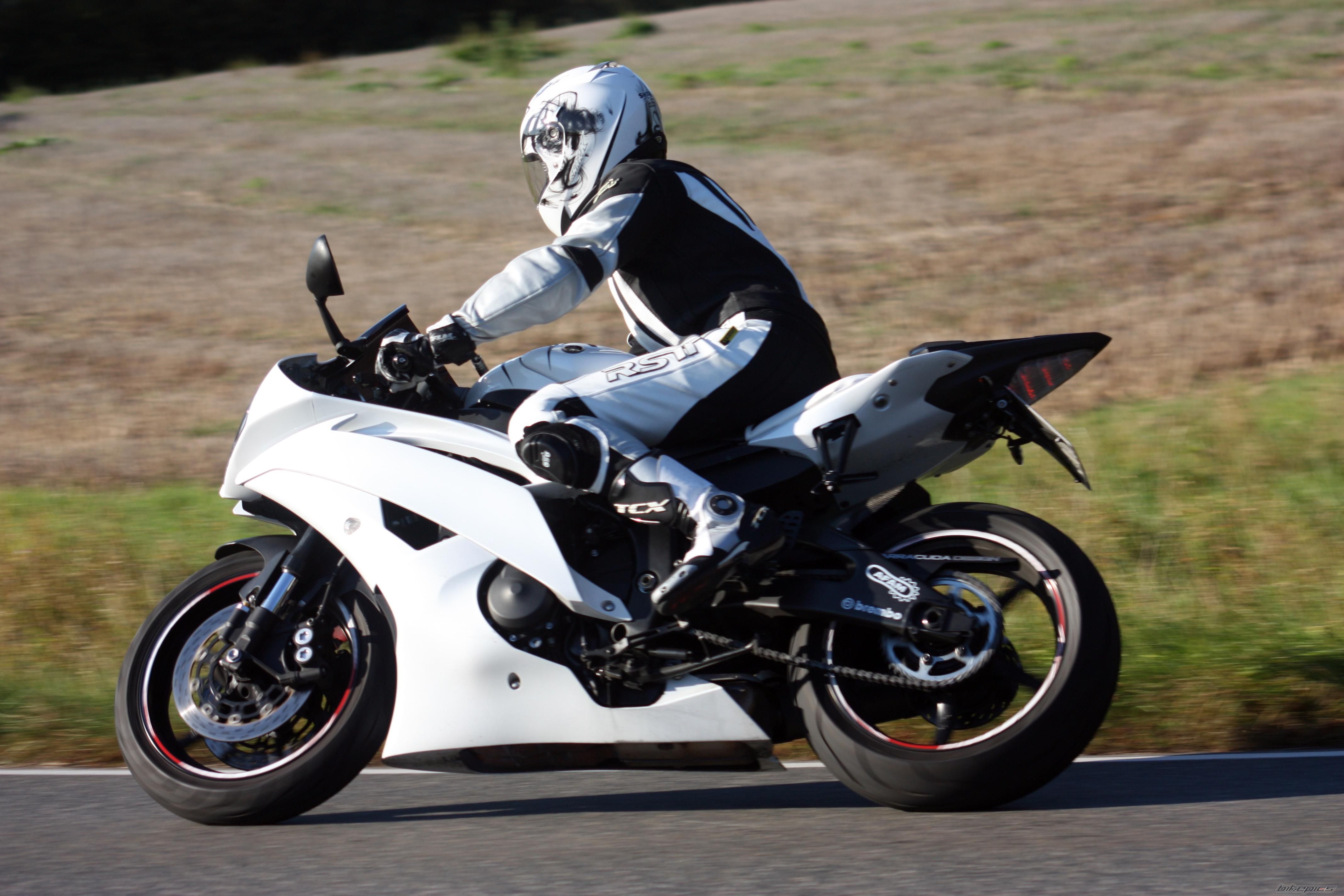 2011 YAMAHA YZF R6 | Picture 2301367 motorcycle photo