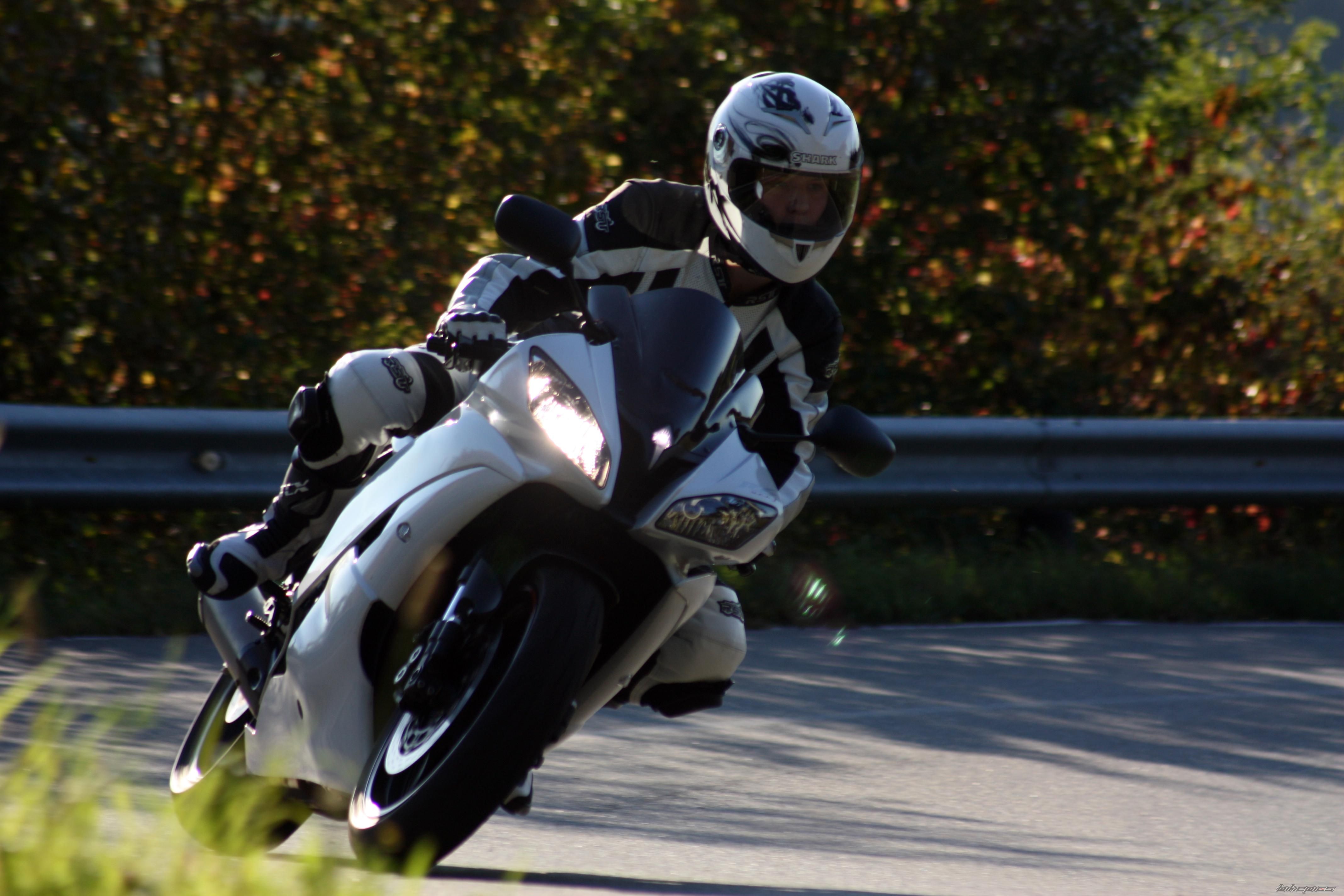 2011 YAMAHA YZF R6 | Picture 2301369 motorcycle photo