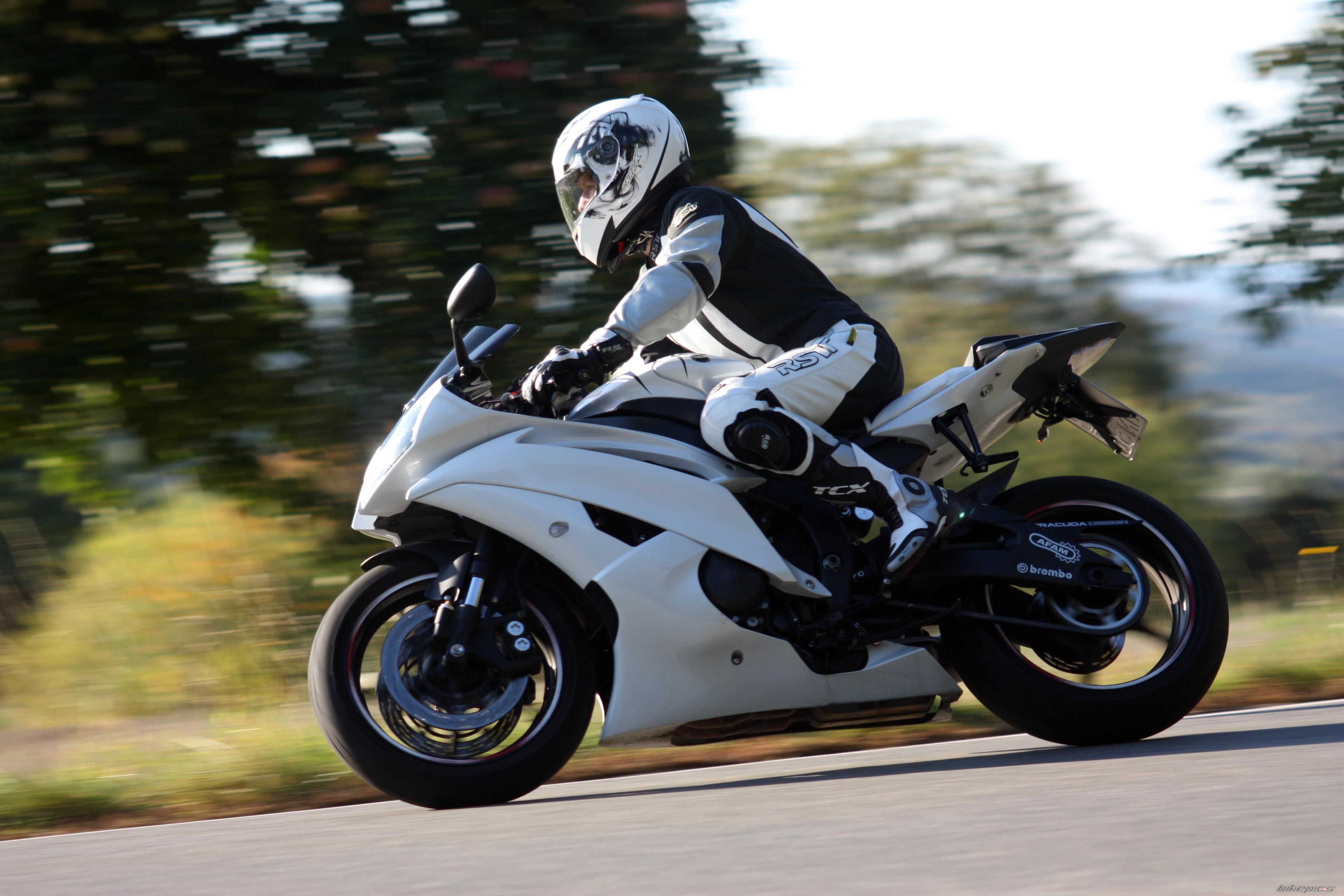 2011 YAMAHA YZF R6 | Picture 2301374 motorcycle photo