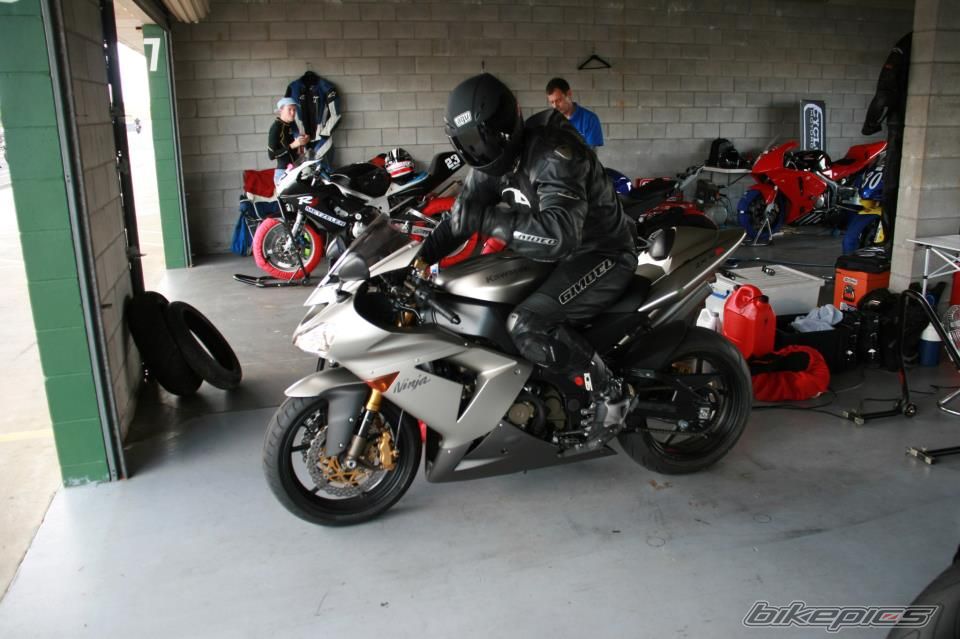 2005 KAWASAKI ZX 10R | Picture 2305747 motorcycle photo
