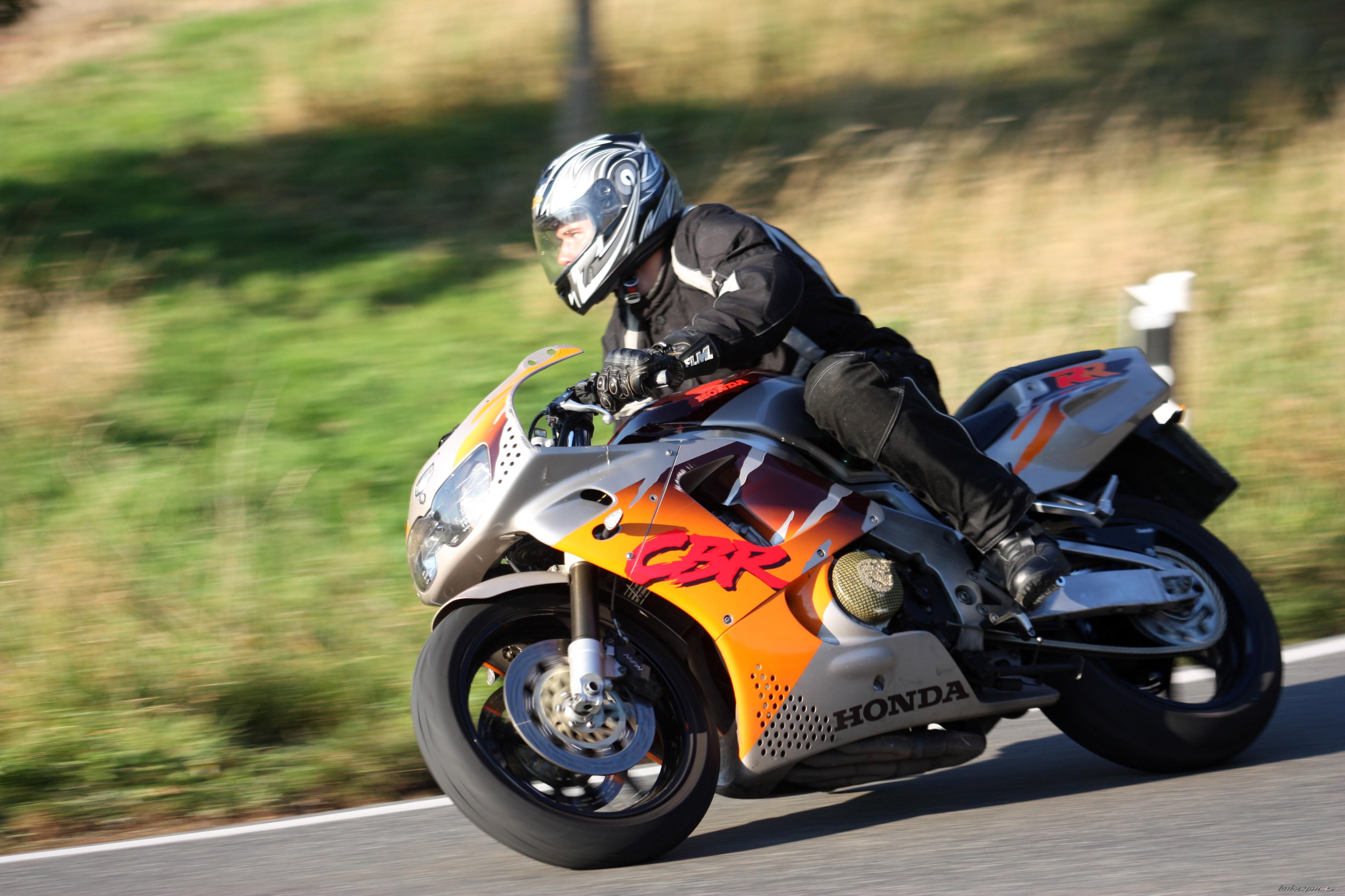 1994 HONDA CBR 900RR FIREBLADE | Picture 2308352 motorcycle photo