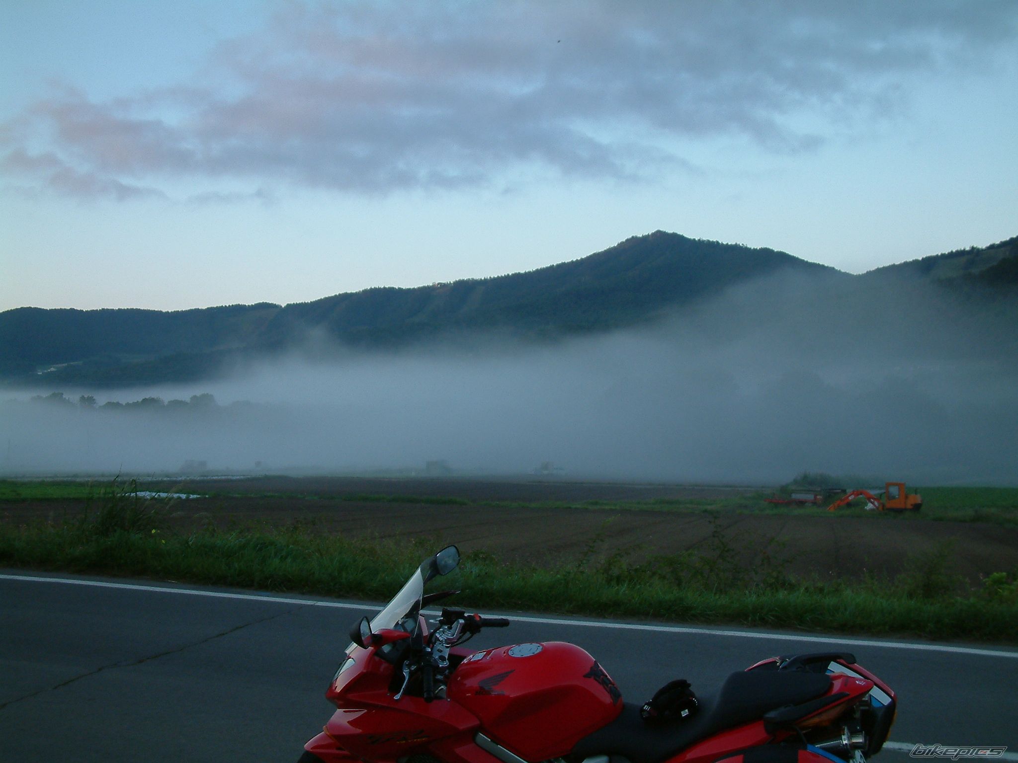 2002 HONDA VFR 800 VTEC | Picture 2310824 motorcycle photo