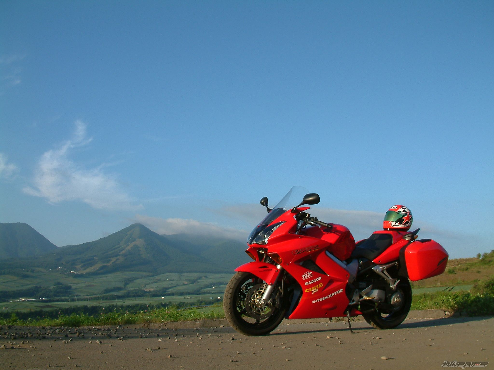 2002 HONDA VFR 800 VTEC | Picture 2310830 motorcycle photo