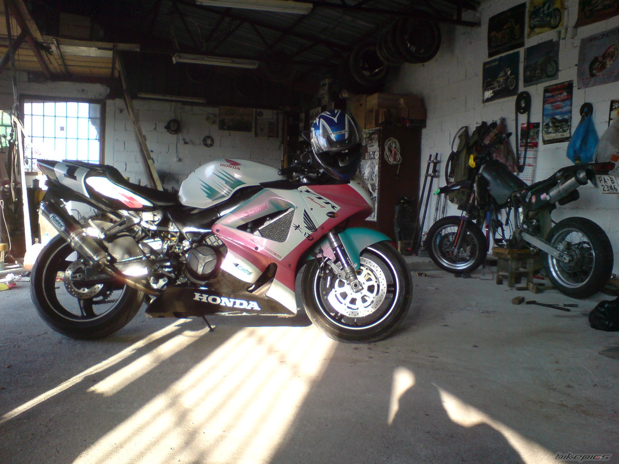 1998 HONDA VTR 1000 | Picture 2312718 motorcycle photo