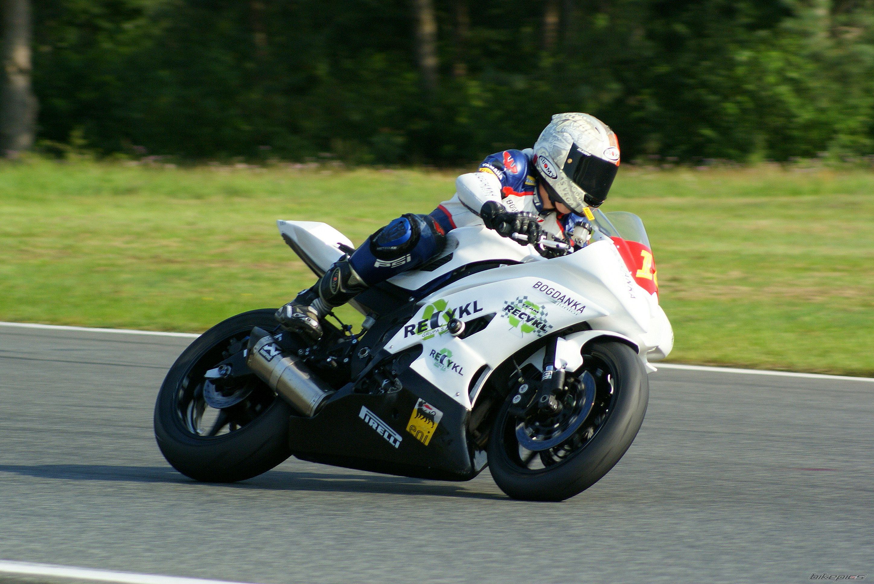 2011 YAMAHA YZF R6 | Picture 2313254 motorcycle photo