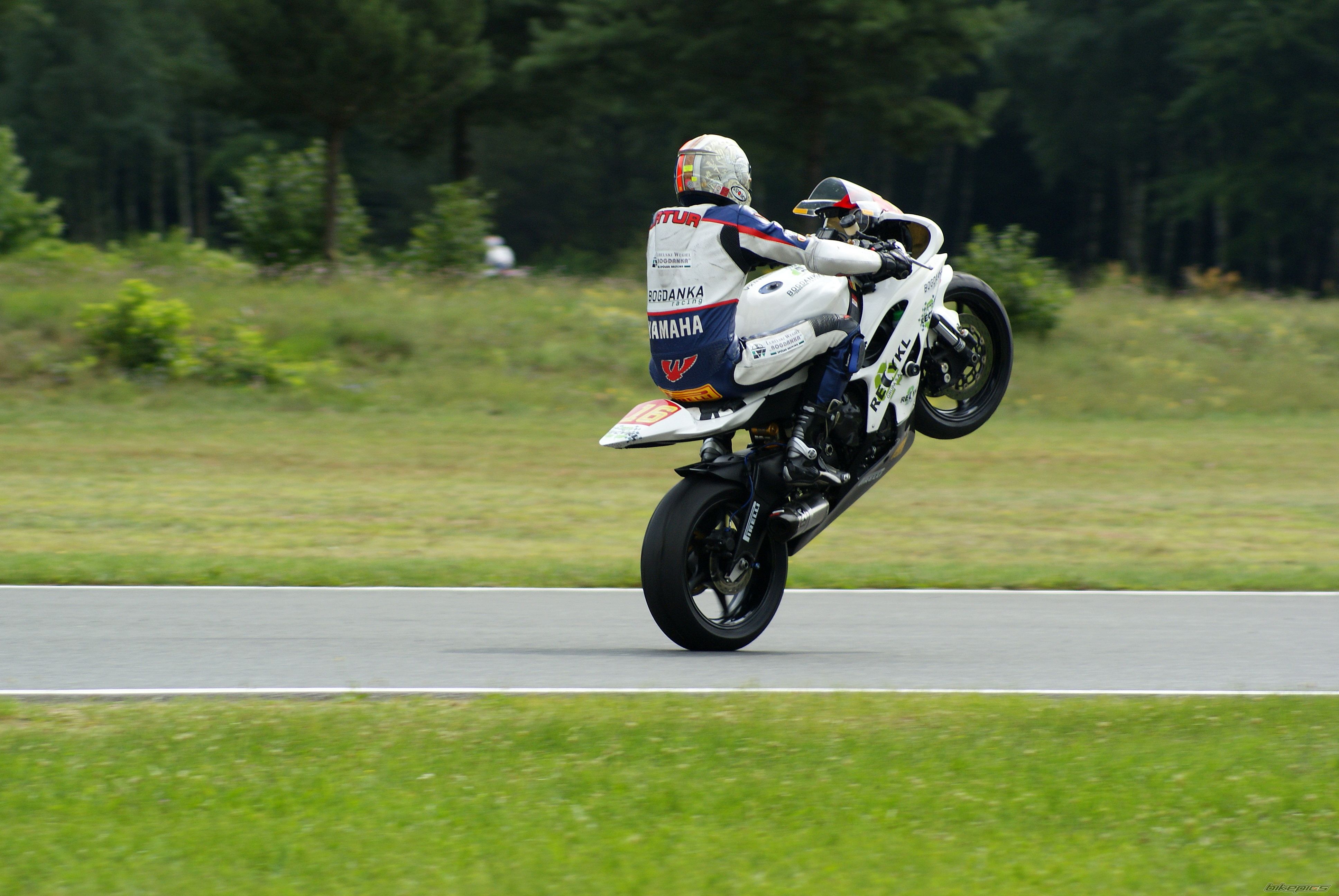 2011 YAMAHA YZF R6 | Picture 2313262 motorcycle photo