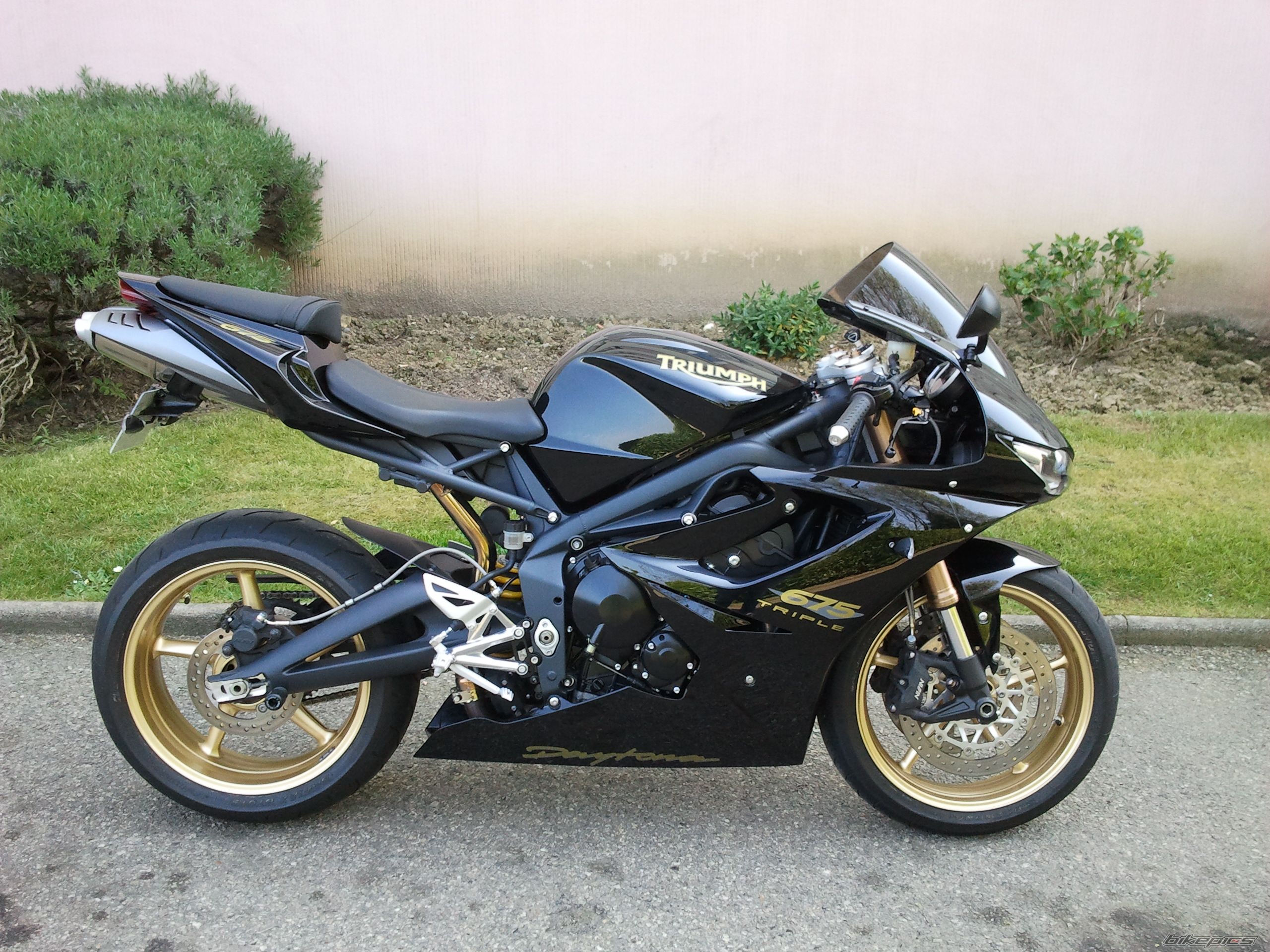 2010 TRIUMPH DAYTONA 675 | Picture 2317623 motorcycle photo