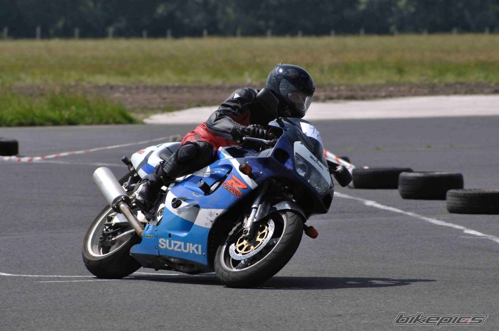 1999 SUZUKI GSX R 750 | Picture 2317879 motorcycle photo