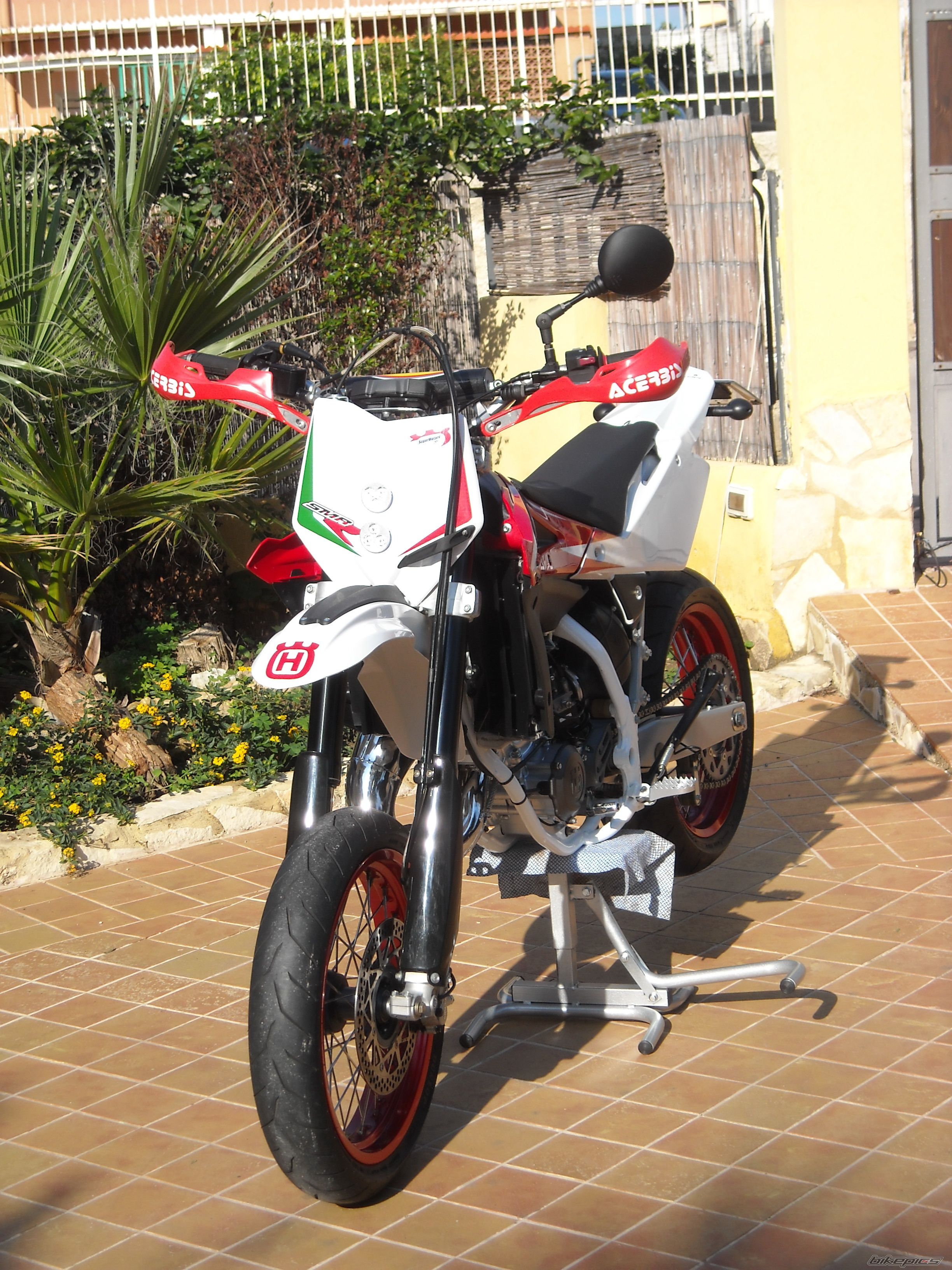 2010 HUSQVARNA SM 125 S | Picture 2318184 motorcycle photo