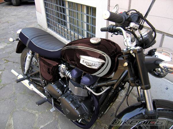 2004 TRIUMPH BONNEVILLE | Picture 231840 motorcycle photo