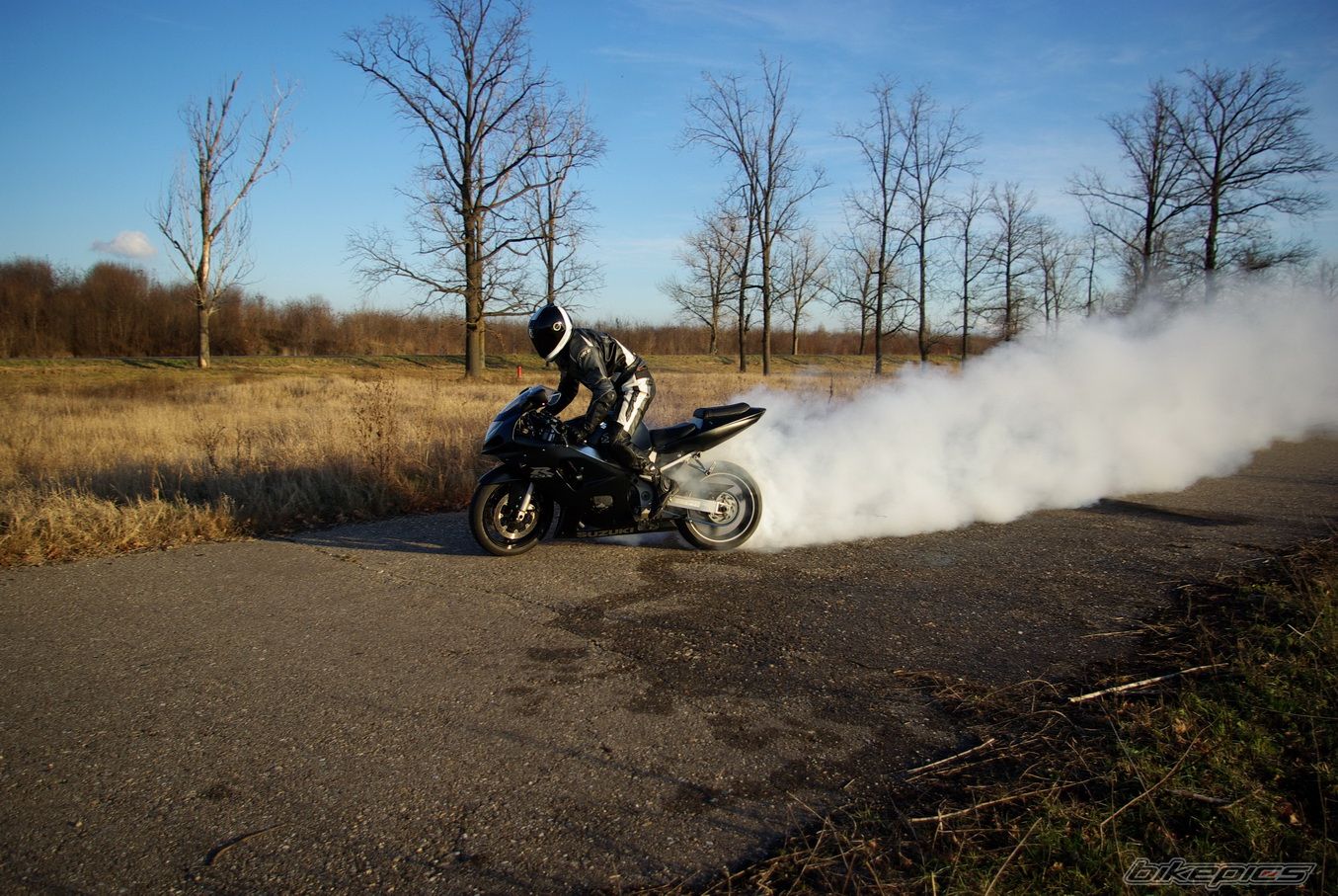 2001 SUZUKI GSX R 600 | Picture 2318964 motorcycle photo
