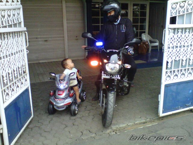 2010 BAJAJ PULSAR 200 | Picture 2318979 motorcycle photo