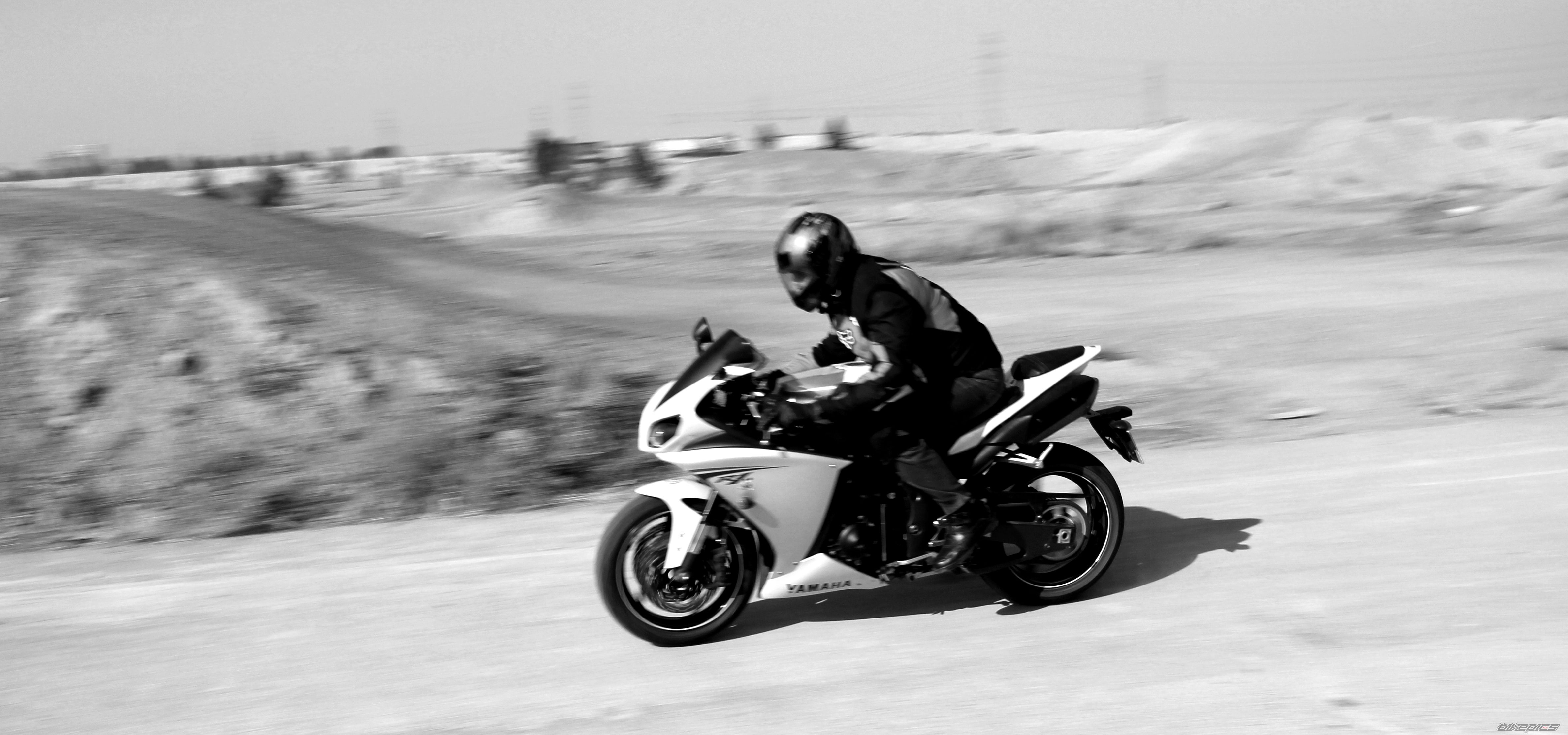 2009 YAMAHA YZF R1 | Picture 2319165 motorcycle photo