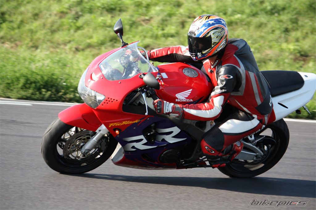 1998 HONDA CBR 900 | Picture 2319323 motorcycle photo
