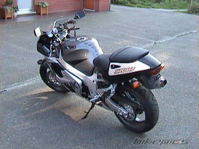 1999 SUZUKI GSX R 600 | Picture 2324 motorcycle photo