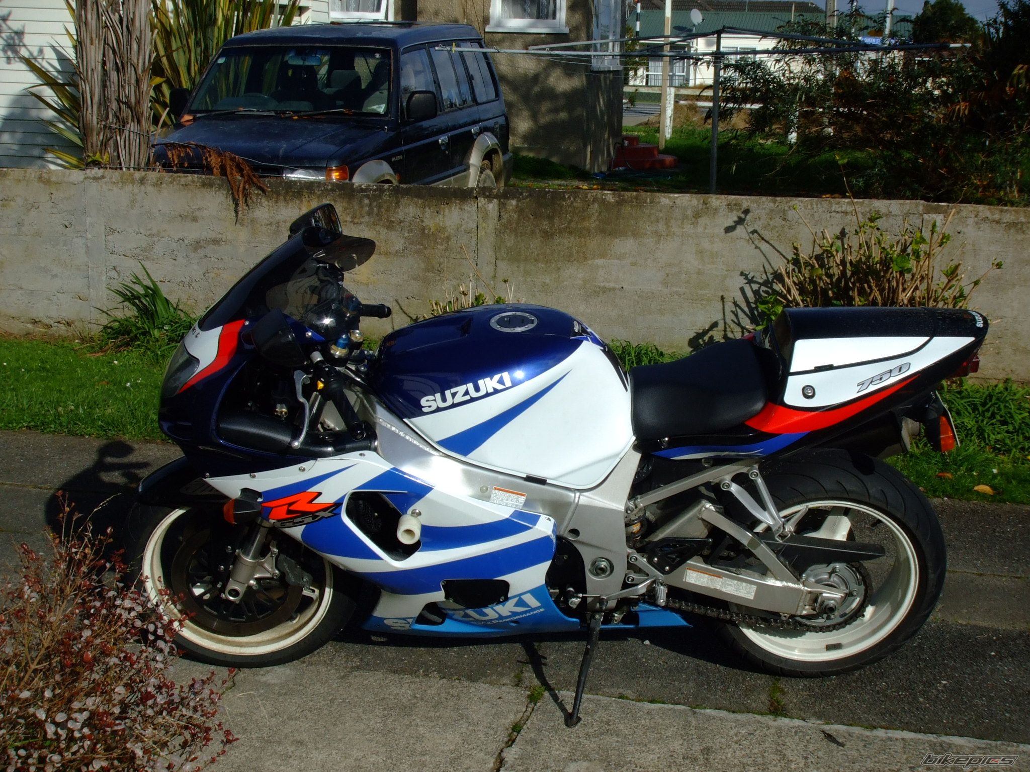 2000 SUZUKI GSX R 750 | Picture 2324705 motorcycle photo