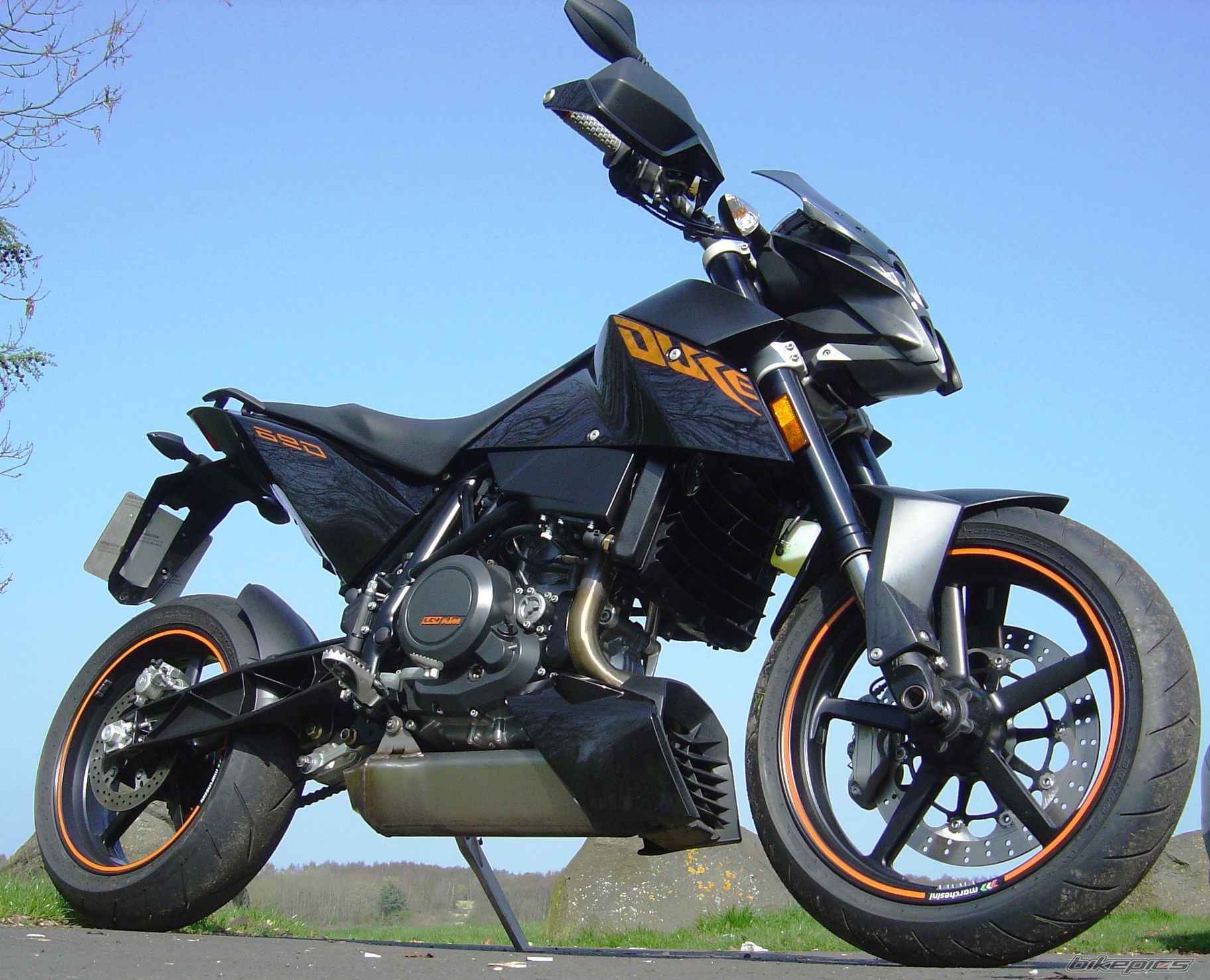 2010 KTM 690 DUKE | Picture 2325585 motorcycle photo
