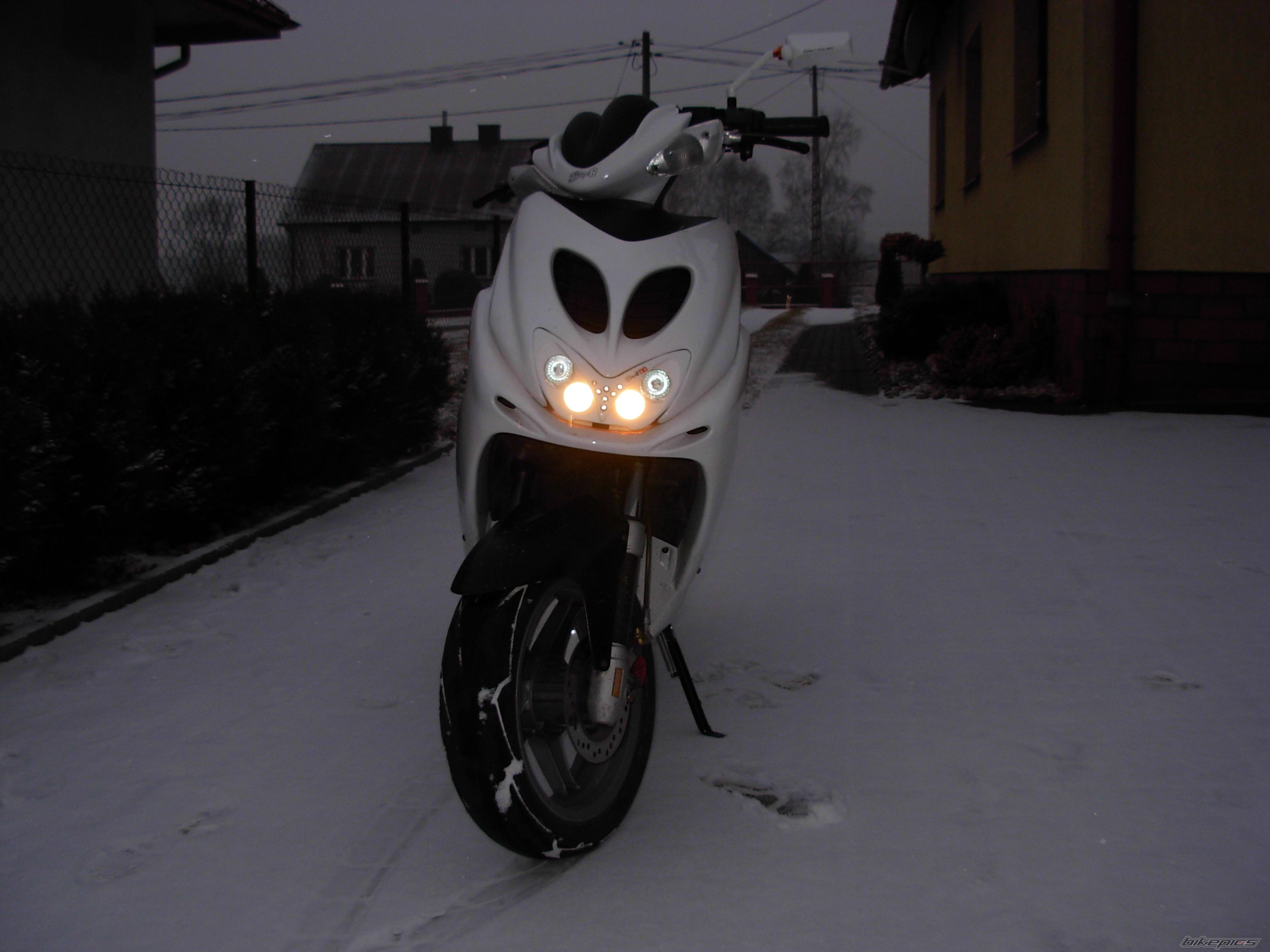 2001 YAMAHA AEROX 50 | Picture 2335265 motorcycle photo